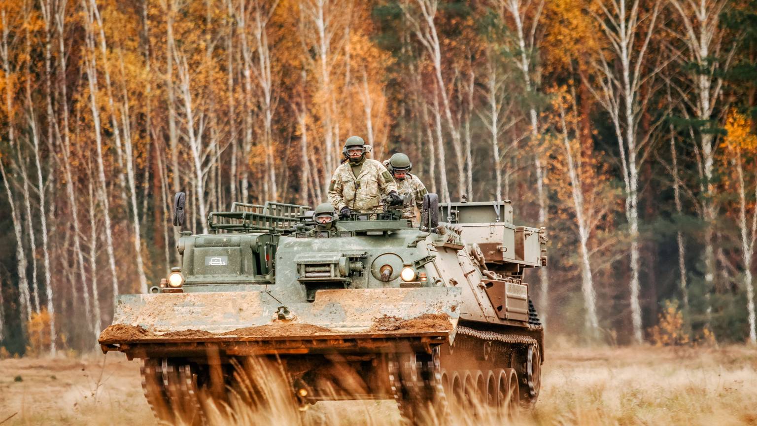 Ein FFG-Bergepanzer im Einsatz für die litauische ArmeeMotor.