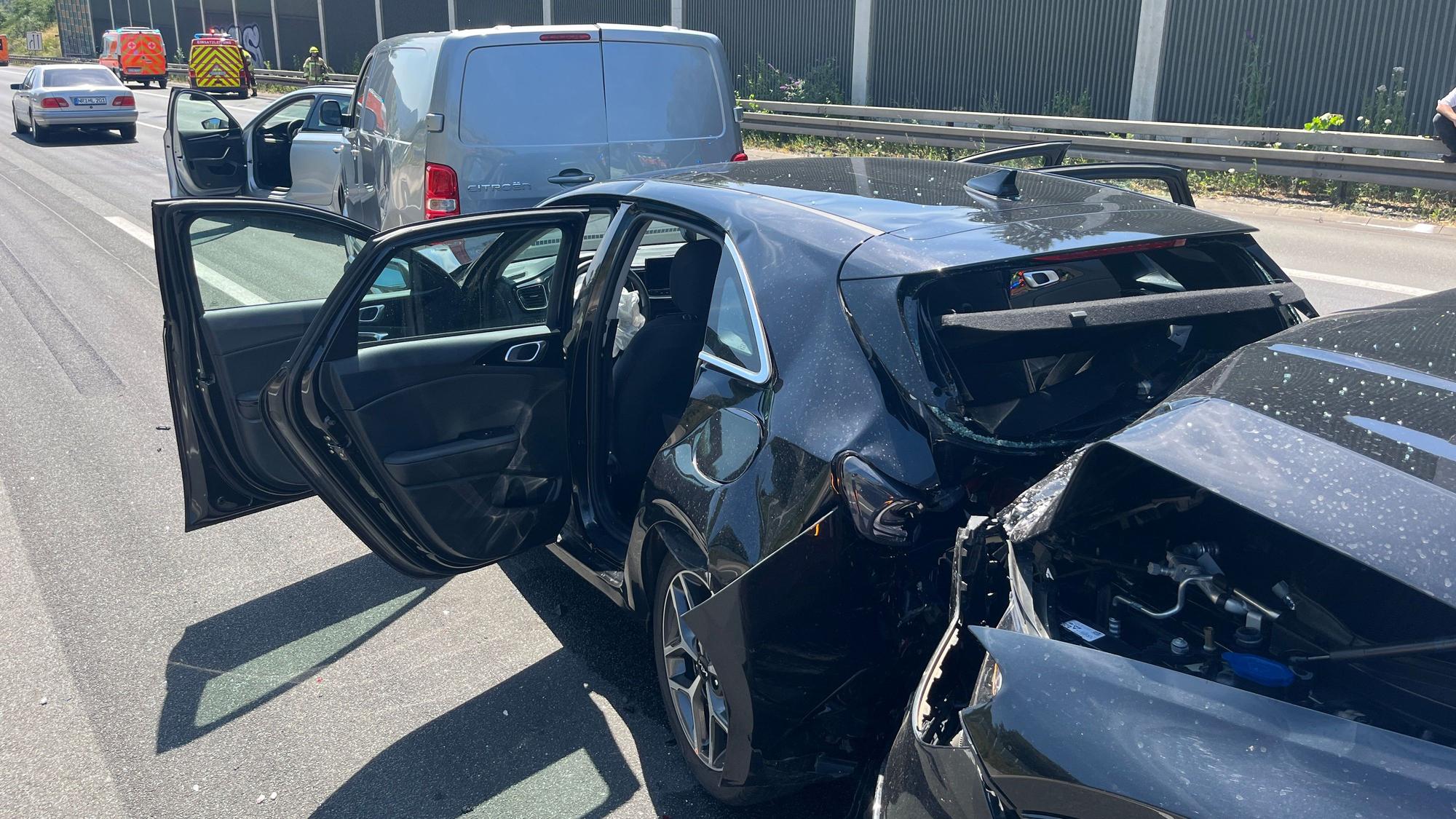 In dem zweiten Auto von rechts hatte die schwer verletzte Frau gesessen.