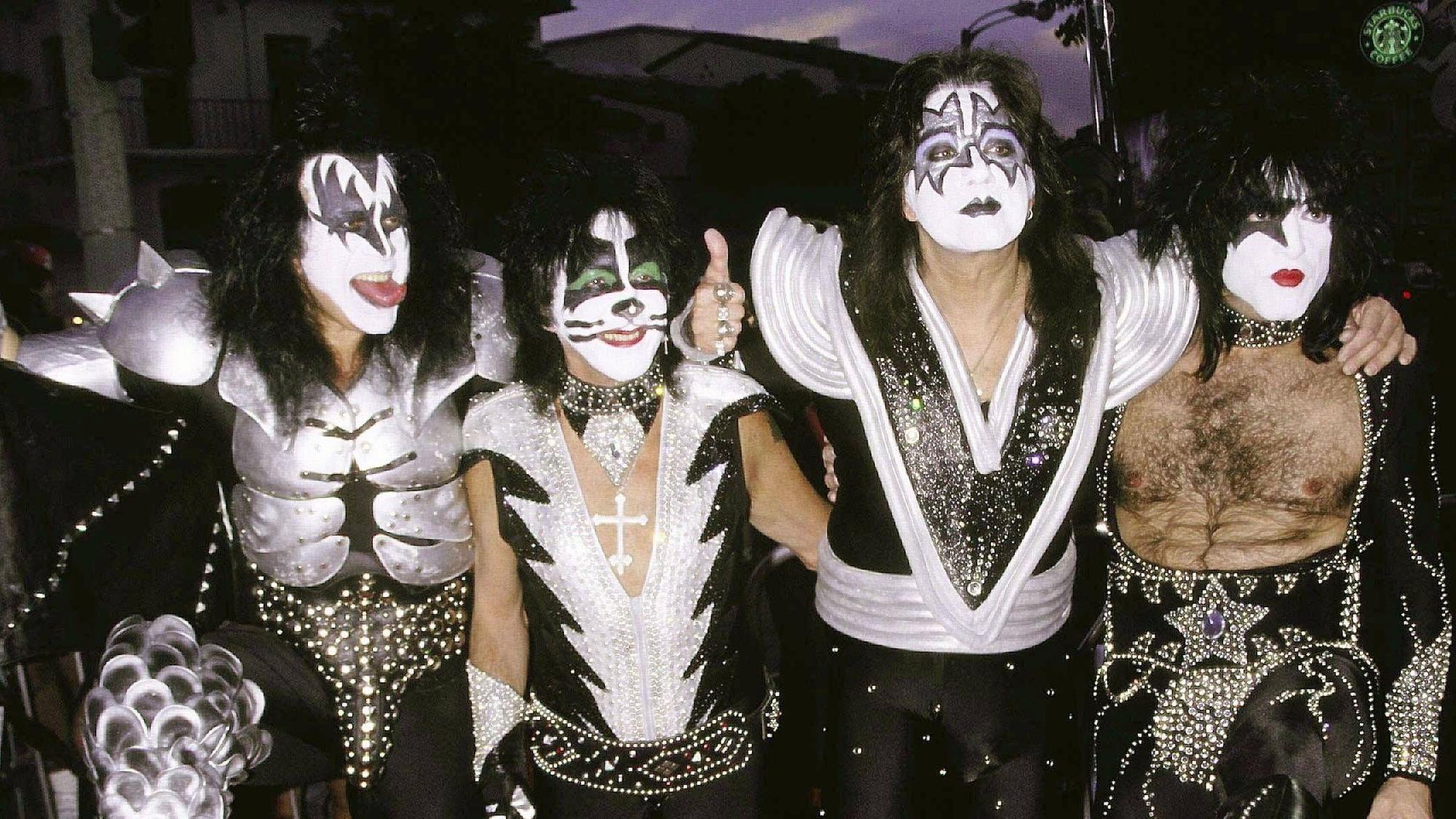 Die US-amerikanische Hard-Rock-Band Kiss posiert.