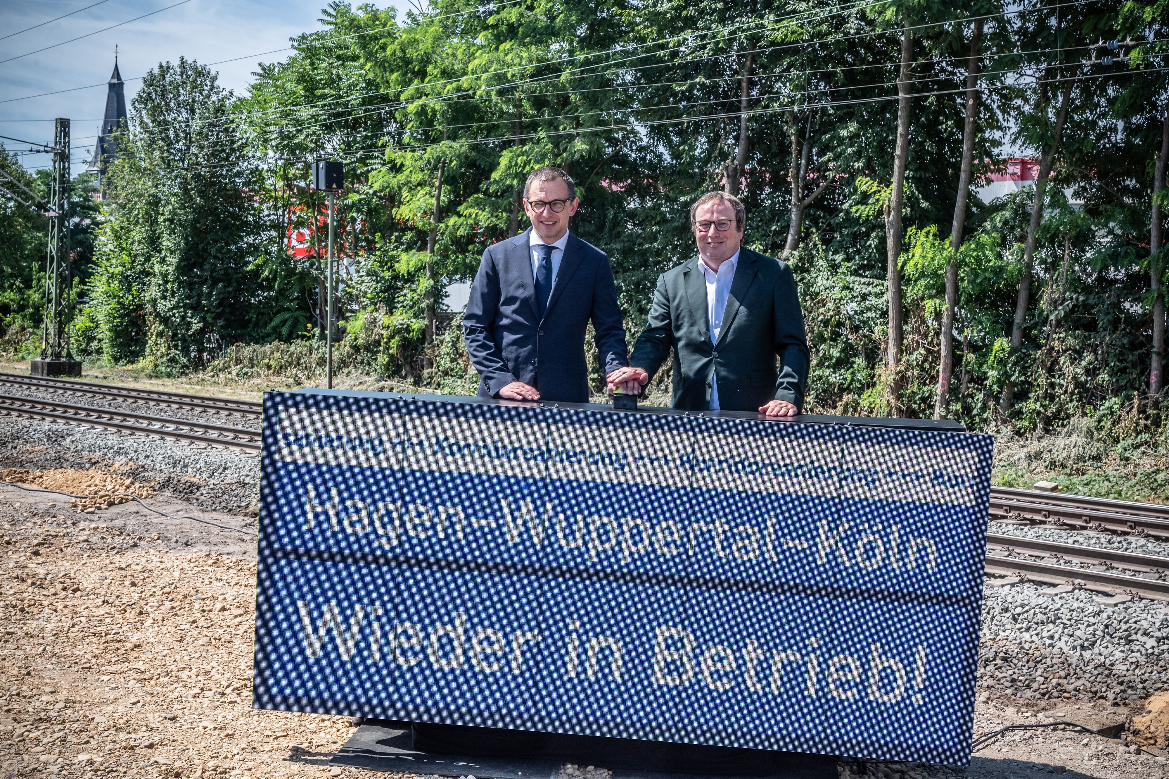 Abschluss-PK Korridorsanierung Köln-Hagen auf dem Betriebsgelände in Leverkusen-Manfort. Bild: Ralf Krieger