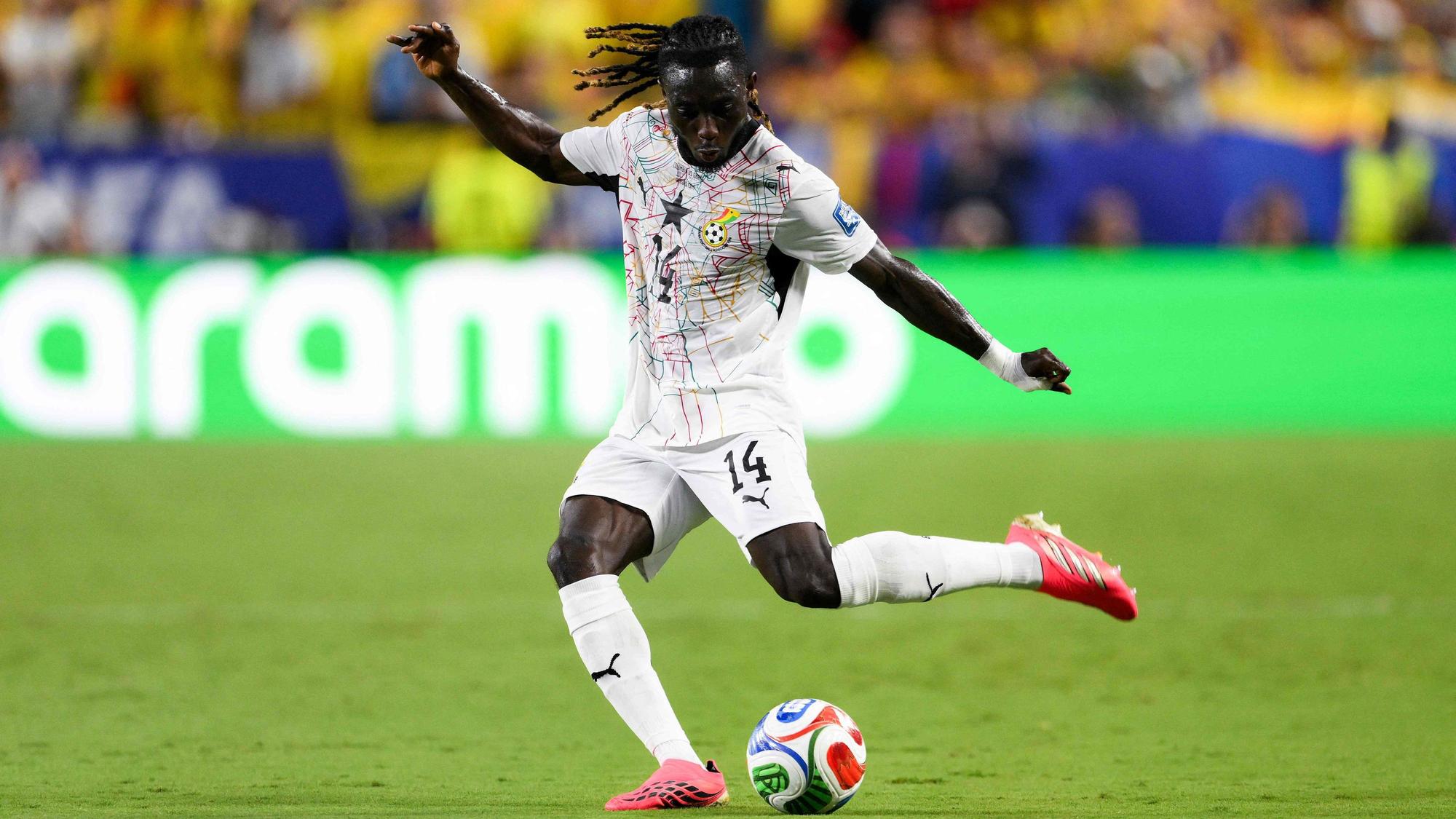 KANSAS CITY, MISSOURI - JULY 03: Gideon Mensah #14 of Ghana runs with the ball during the FIFA World Cup 2026 Round Of 32 match between Group K Winner and Group D/E/I/J/L Third Place at Kansas City Stadium on July 03, 2026 in Kansas City, Missouri. David Ramos/Getty Images/AFP (Photo by David Ramos / GETTY IMAGES NORTH AMERICA / Getty Images via AFP)