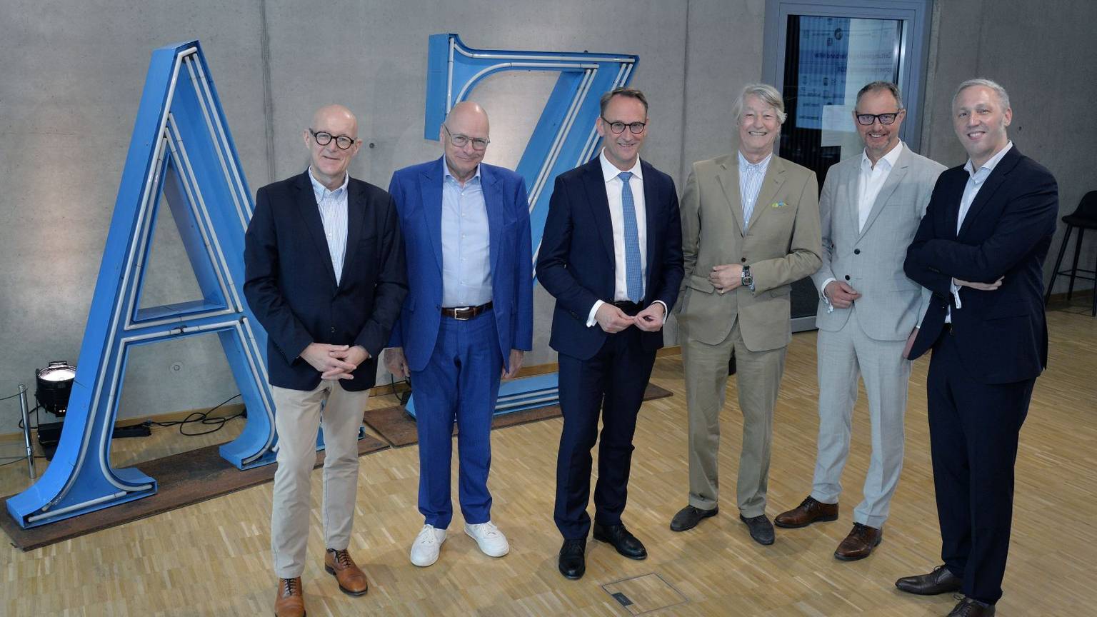 Auf dem Bild zu sehen (v.l.): Andreas Müller (Aachener Zeitung, Vorstand DZV.NRW), Stefan Hilscher (BDZV-Vorsitzender), Dr. Tobias Schmid (LfM-Direktor), Christian DuMont Schütte (DZV.NRW-Vorsitzender, Vorsitzender Aufsichtsrat DuMont Mediengruppe), Dr. Jörg Eggers (BDZV-Hauptgeschäftsführer), Carsten Dicks (DZV.NRW-Geschäftsführer)