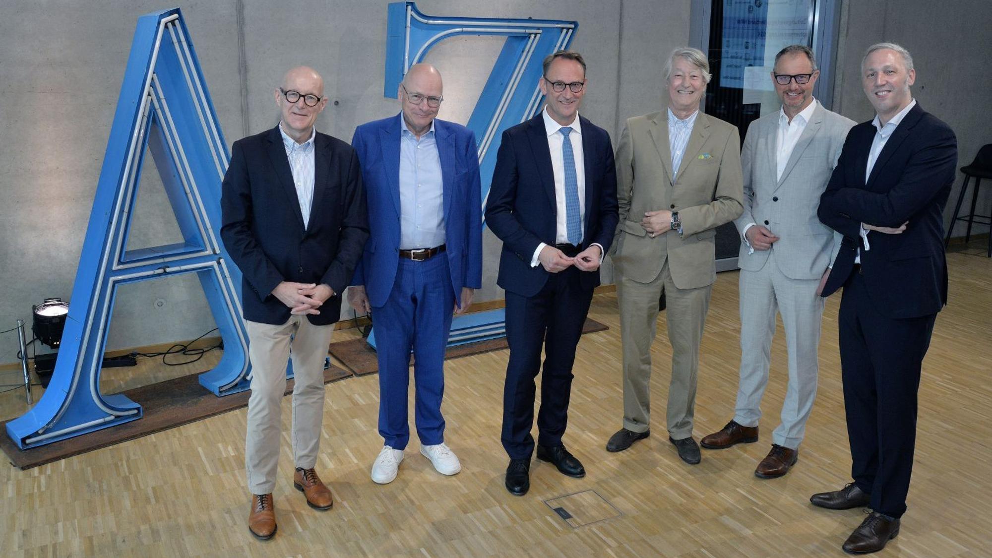 (v.l.) Andreas Müller (Aachener Zeitung, Vorstand DZV.NRW), Stefan Hilscher (BDZV-Vorsitzender), Dr. Tobias Schmid (LfM-Direktor), Christian DuMont Schütte (DZV.NRW-Vorsitzender, Vorsitzender Aufsichtsrat DuMont Mediengruppe) ,Dr. Jörg Eggers (BDZV-Hauptgeschäftsführer), Carsten Dicks (DZV.NRW-Geschäftsführer)