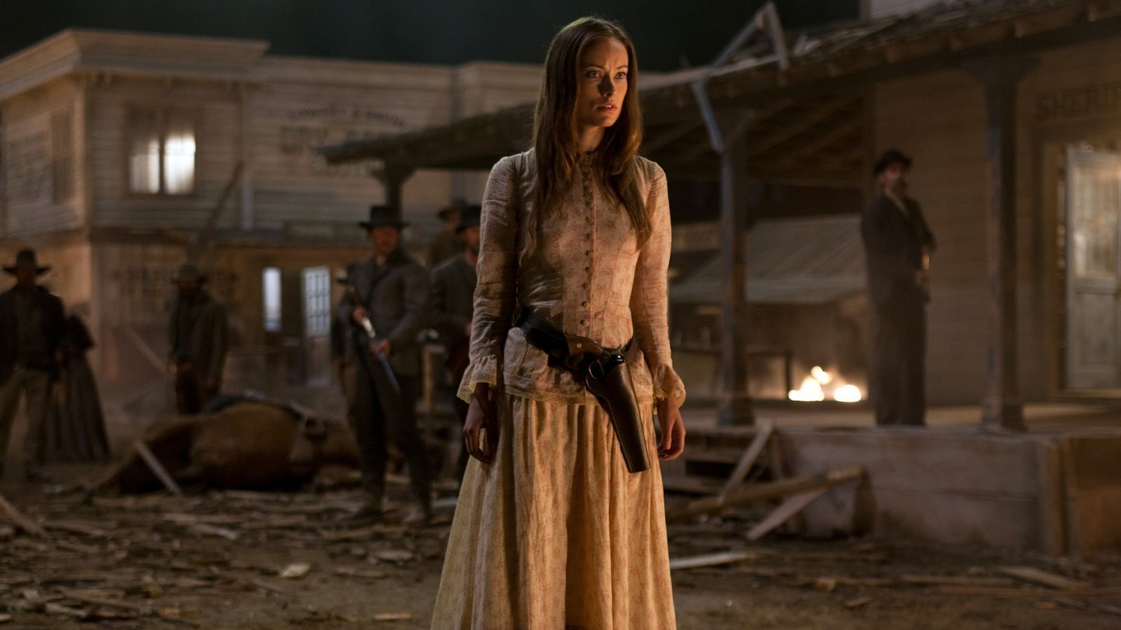 Die mysteriöse Ella (Olivia Wilde, Bild) erkennt Lonergan (Daniel Craig) sofort. Aber woher kennt sie ihn?  (Bild:  © 2011 Universal Studios and Dreamworks II Distribution Co., LLC. All rights reserved.)