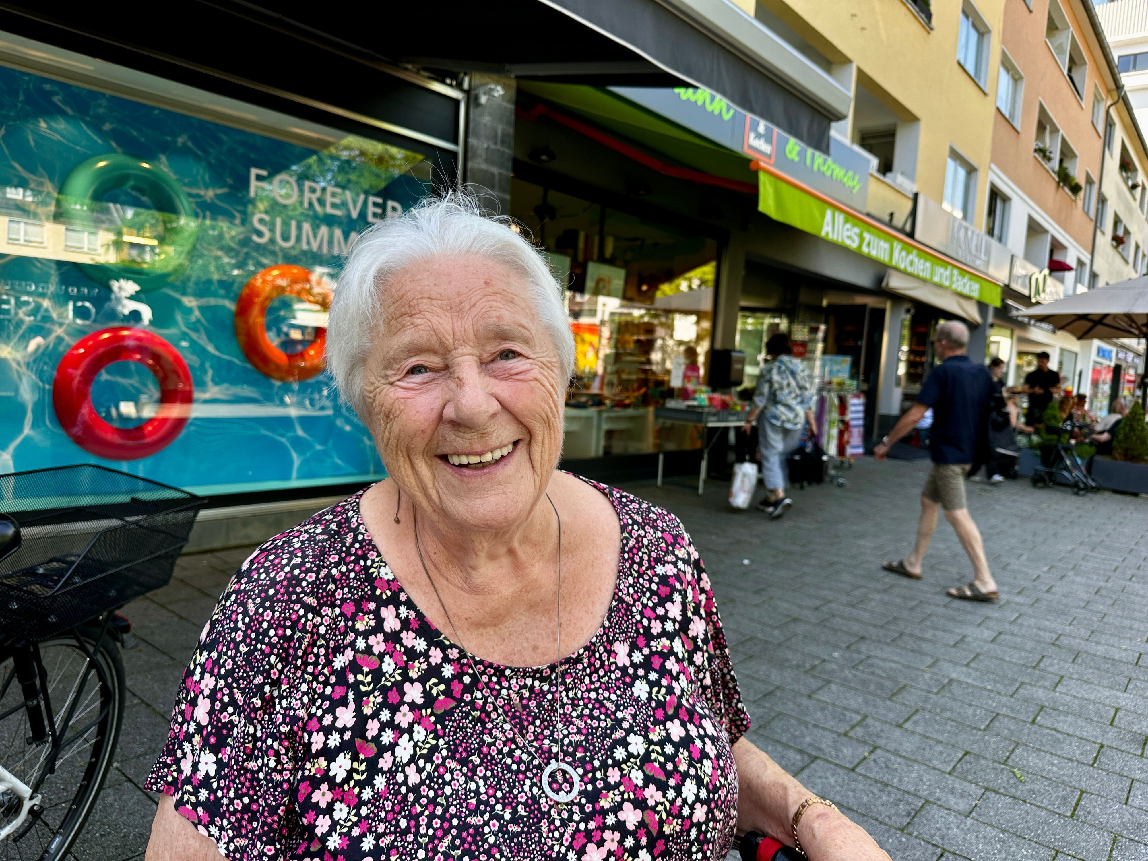 Für ältere Menschen wie Beate Bellinghausen ist Rodenkirchen in Ordnung.