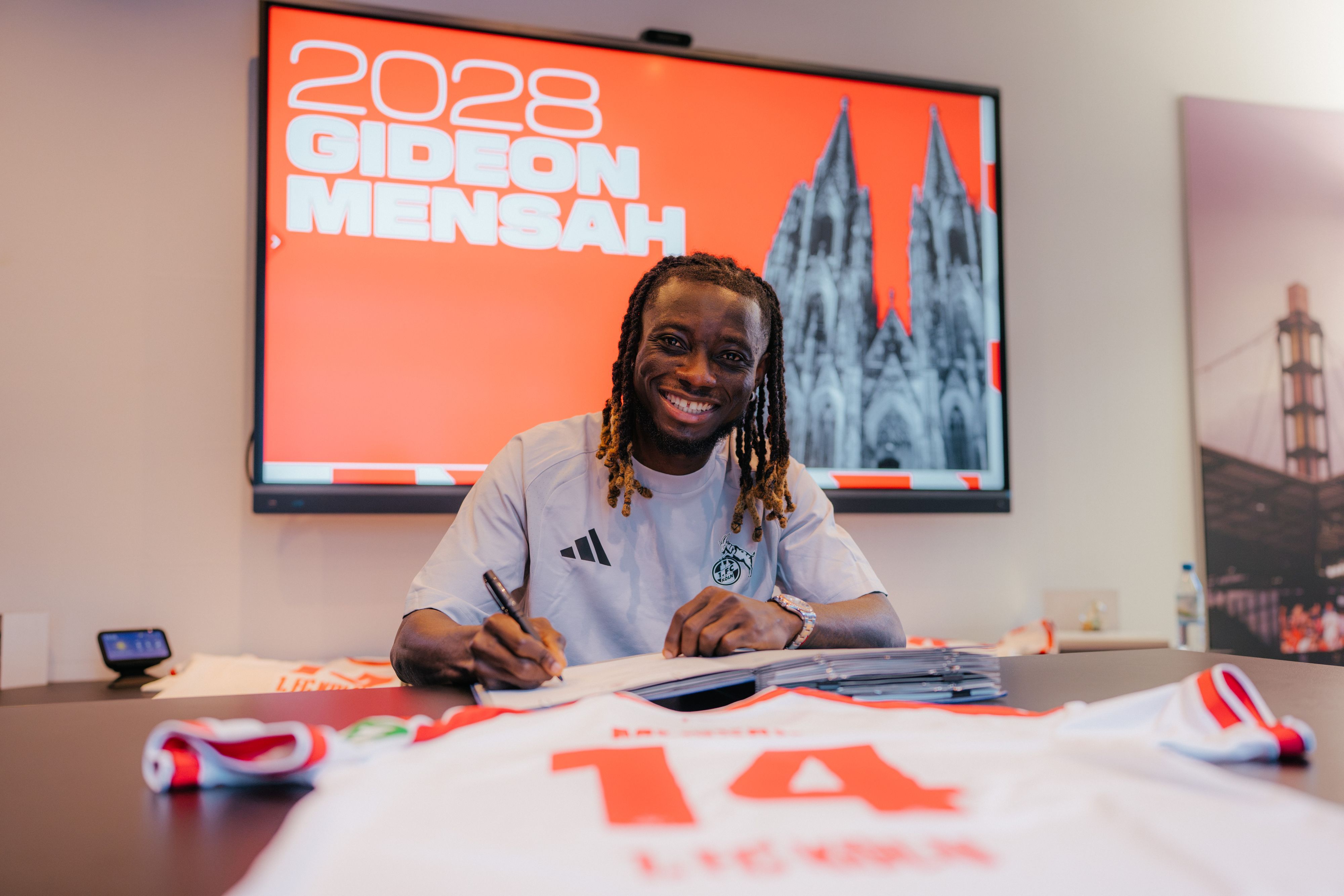 Gideon Mensah unterschreibt beim 1. FC Köln.