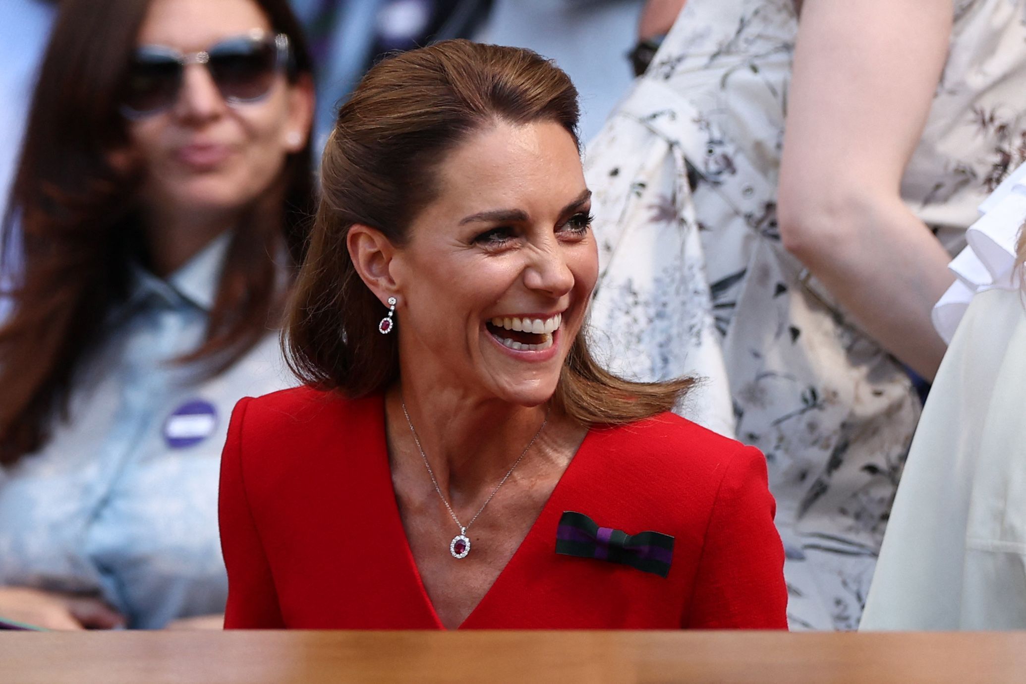 Prinzessin Kate lacht beim Wimbledon-Finale der Damen.