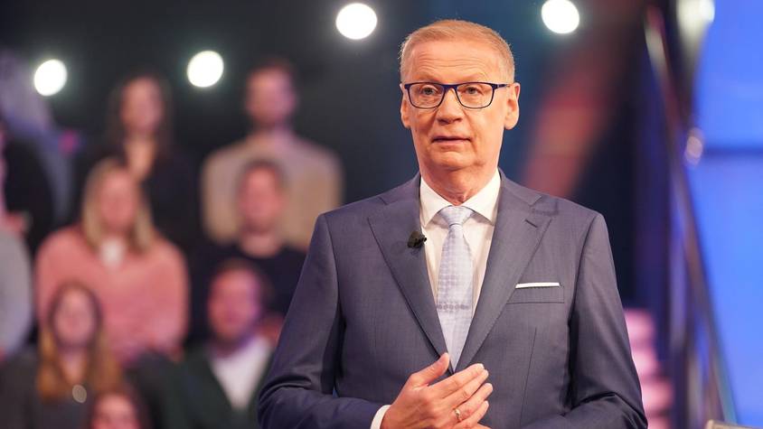 Günther Jauch ist ab Ende August mit neuen „Wer wird Millionär?“-Folgen bei RTL zu sehen. (Bild: RTL / Stefan Gregorowius)