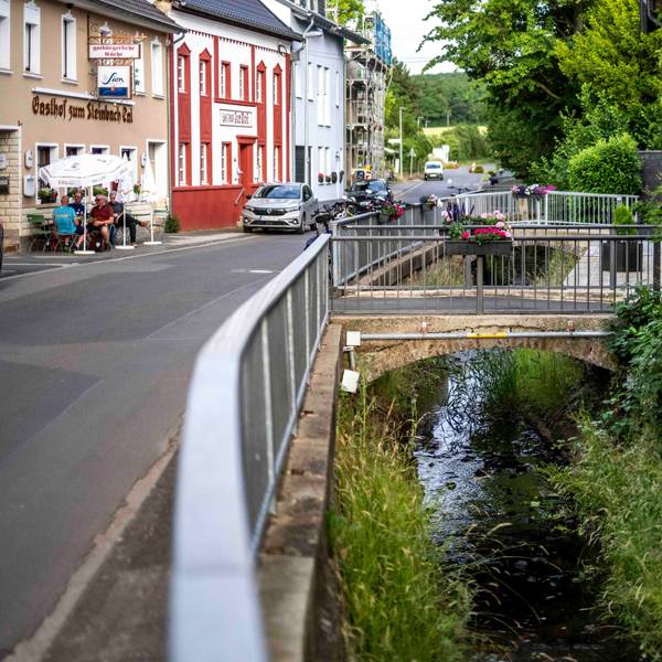 Das Bild zeigt den Sürstbach, der einem Rinnsal gleicht.