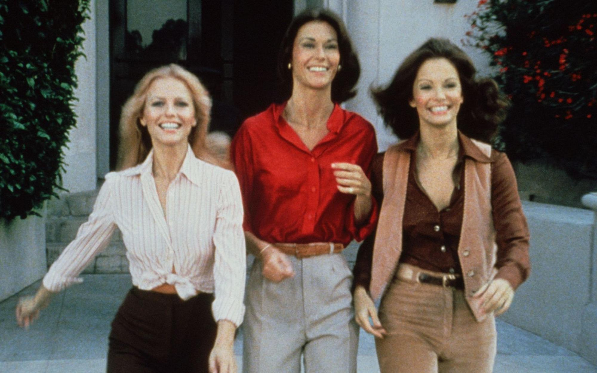 Sie ersetzte Farrah Fawcett: Zu Beginn der zweiten Staffel wurde Cheryl Ladd (links) als neuer Engel Kris Munroe eingeführt, die Schwester von Fawcetts Figur Jill. (Bild: Sony)
