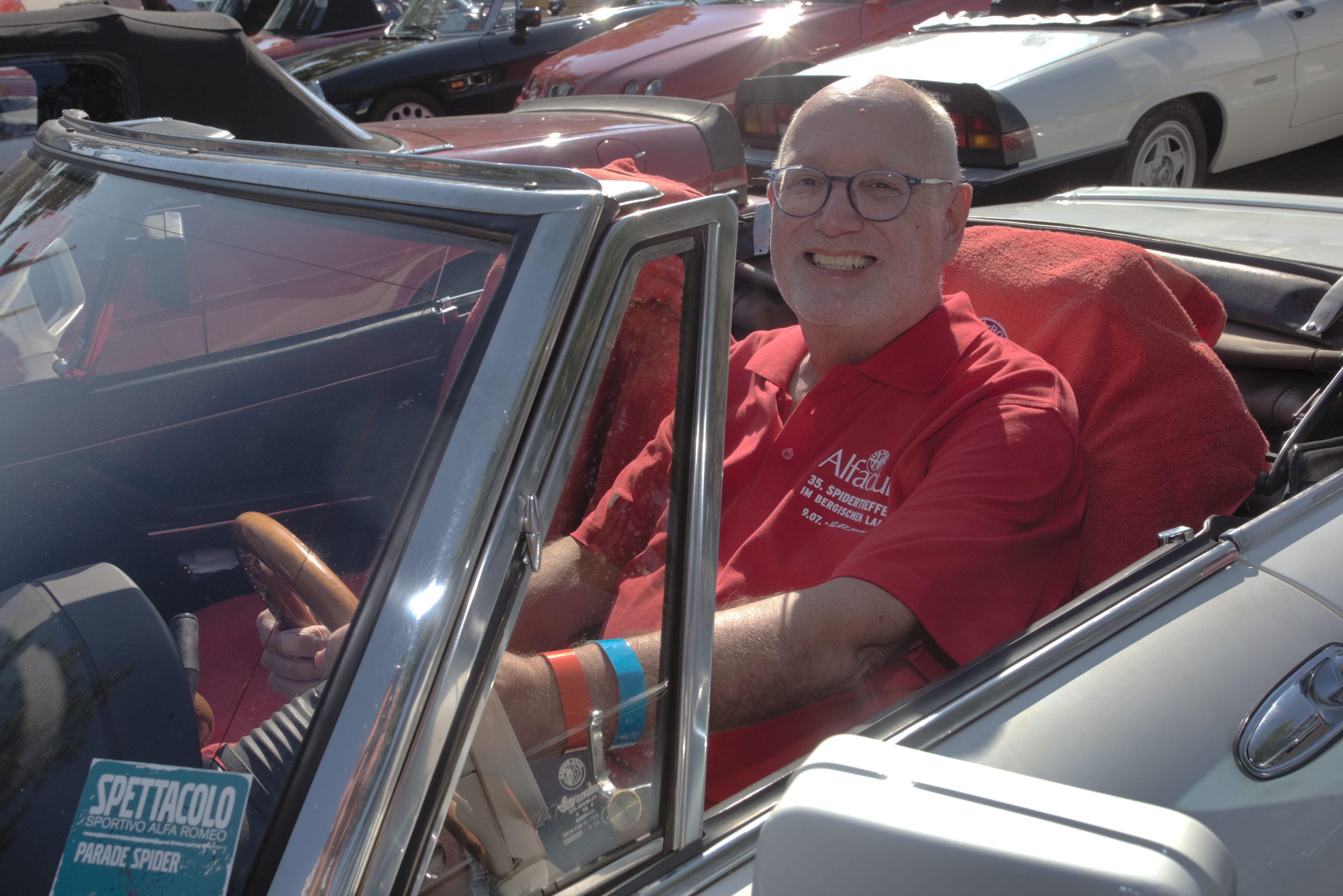 Rolf Aschwanden ist aus Oberbipp im schweizerischen Kanton Bern nach Nümbrecht gereist. Mehr als 2000 Arbeitsstunden stecken heute in der Technik seines „Spider“ aus der „Aerodinamica“-Serie.