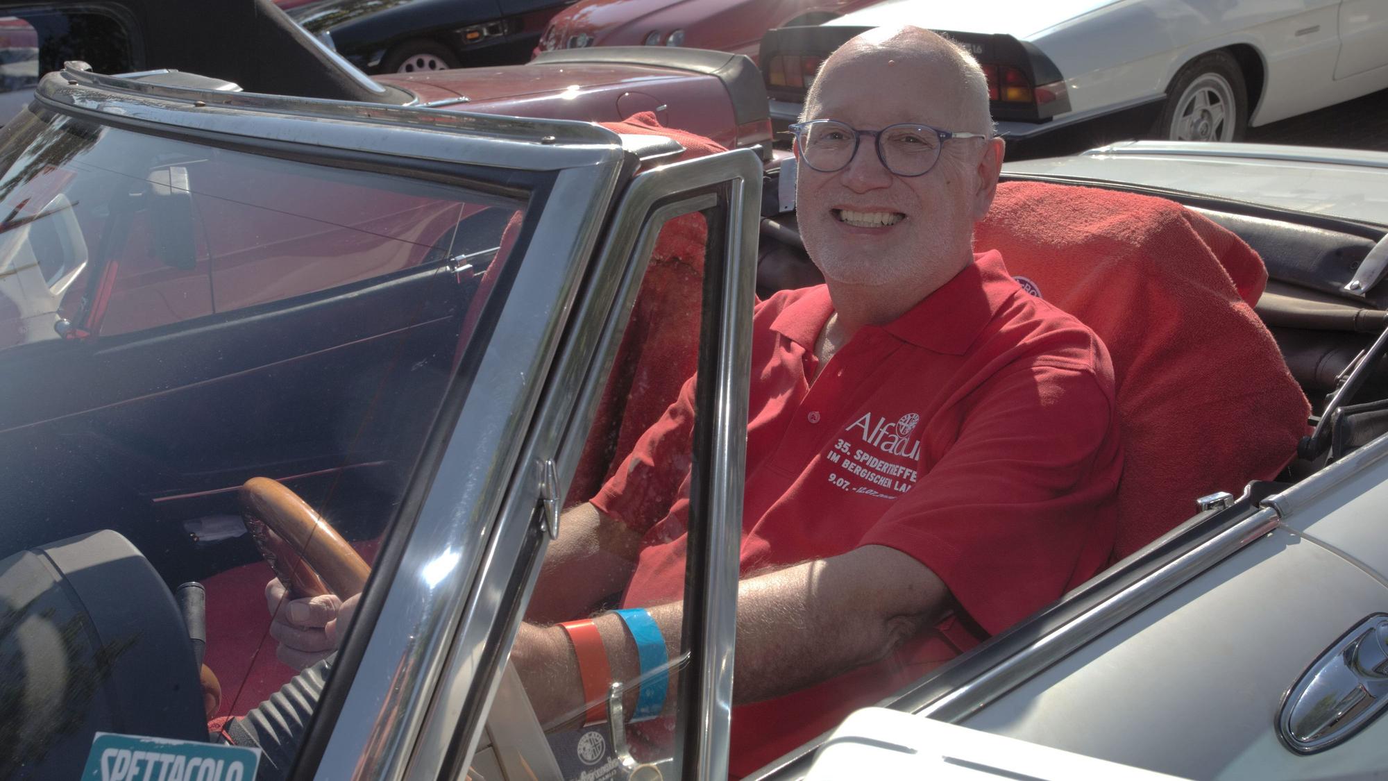 Rolf Aschwanden ist aus Oberbipp im schweizerischen Kanton Bern nach Nümbrecht gereist. Mehr als 2000 Arbeitsstunden stecken heute in der Technik seines „Spider“ aus der „Aerodinamica“-Serie.