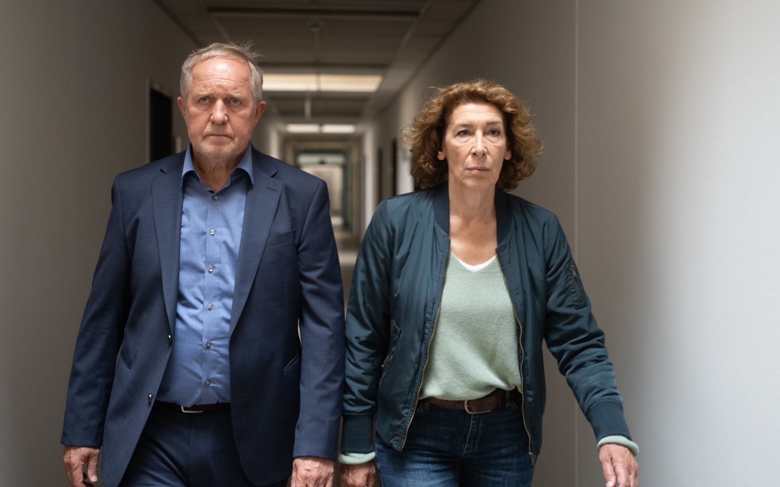 Der Wiener „Tatort: Azra“ (2023) ist am Sonntag, 12. Juli, um 20.15 Uhr im Ersten als Wiederholung zu sehen. (Bild: ARD Degeto/ORF/Felix Vratny)