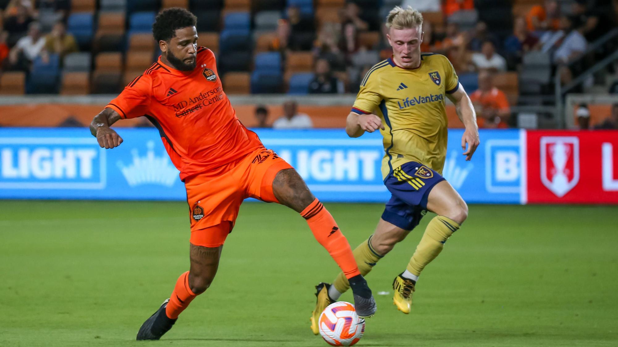 Jasper Löffelsend (r.) im Trikot von Real Salte Lake im Spiel gegen Houston Dynamo.