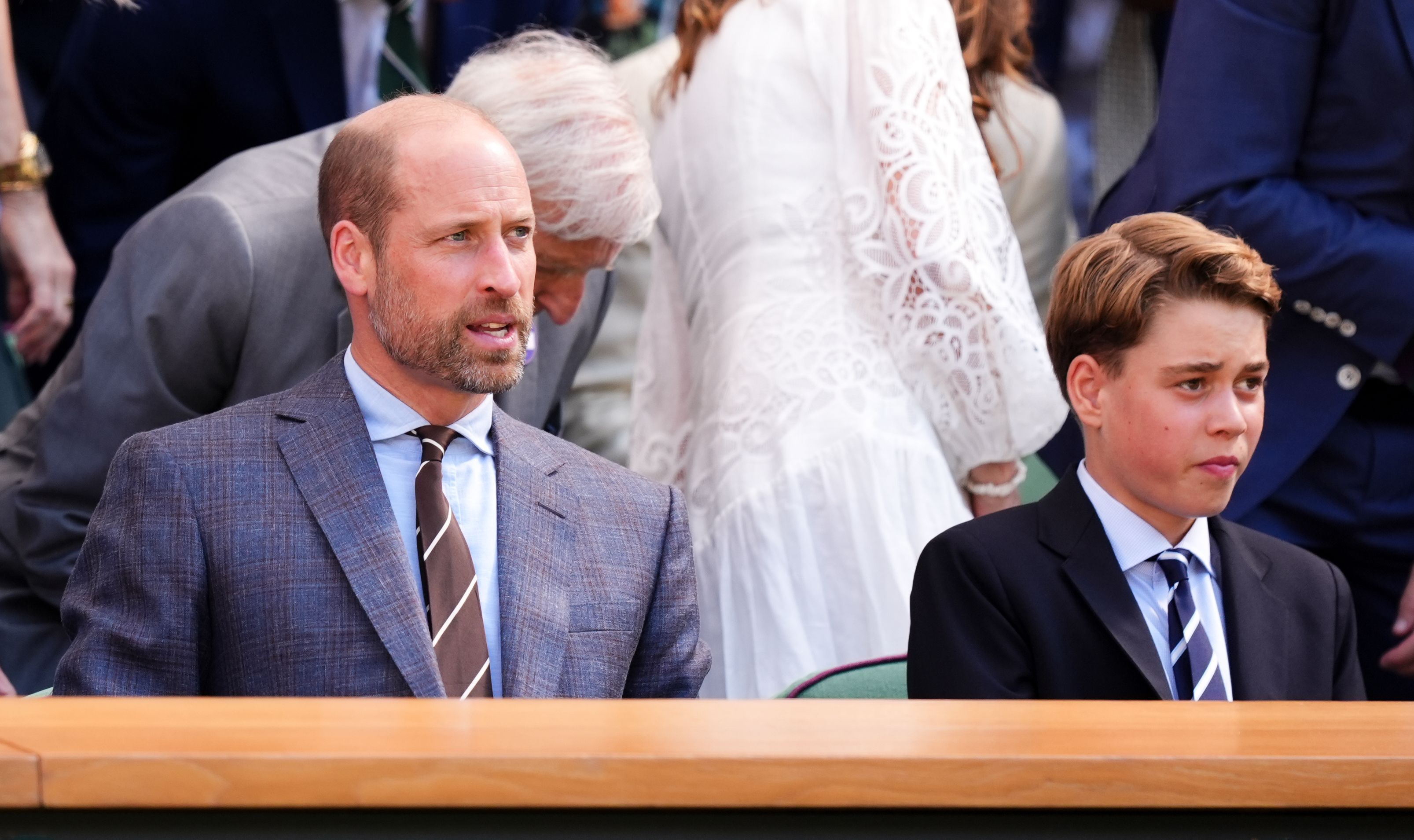 Prinz William und Prinz George in der Royal Box beim Finale.