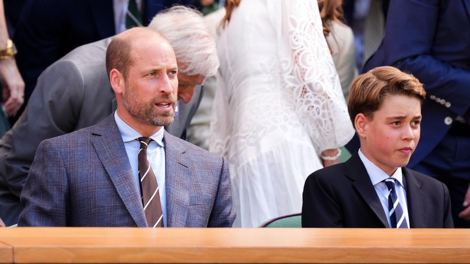 Prinz William und Prinz George in der Royal Box beim Finale.
