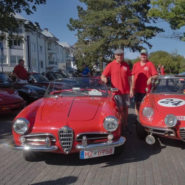 Spider-Modelle mit besonderer Geschichte haben Mathias Landau aus Heidesheim (links) und Nicolai Schumacher aus Bonn mit nach Nümbrecht gebracht zum bundesweit größten Treffen dieser Alfa-Modelle.
