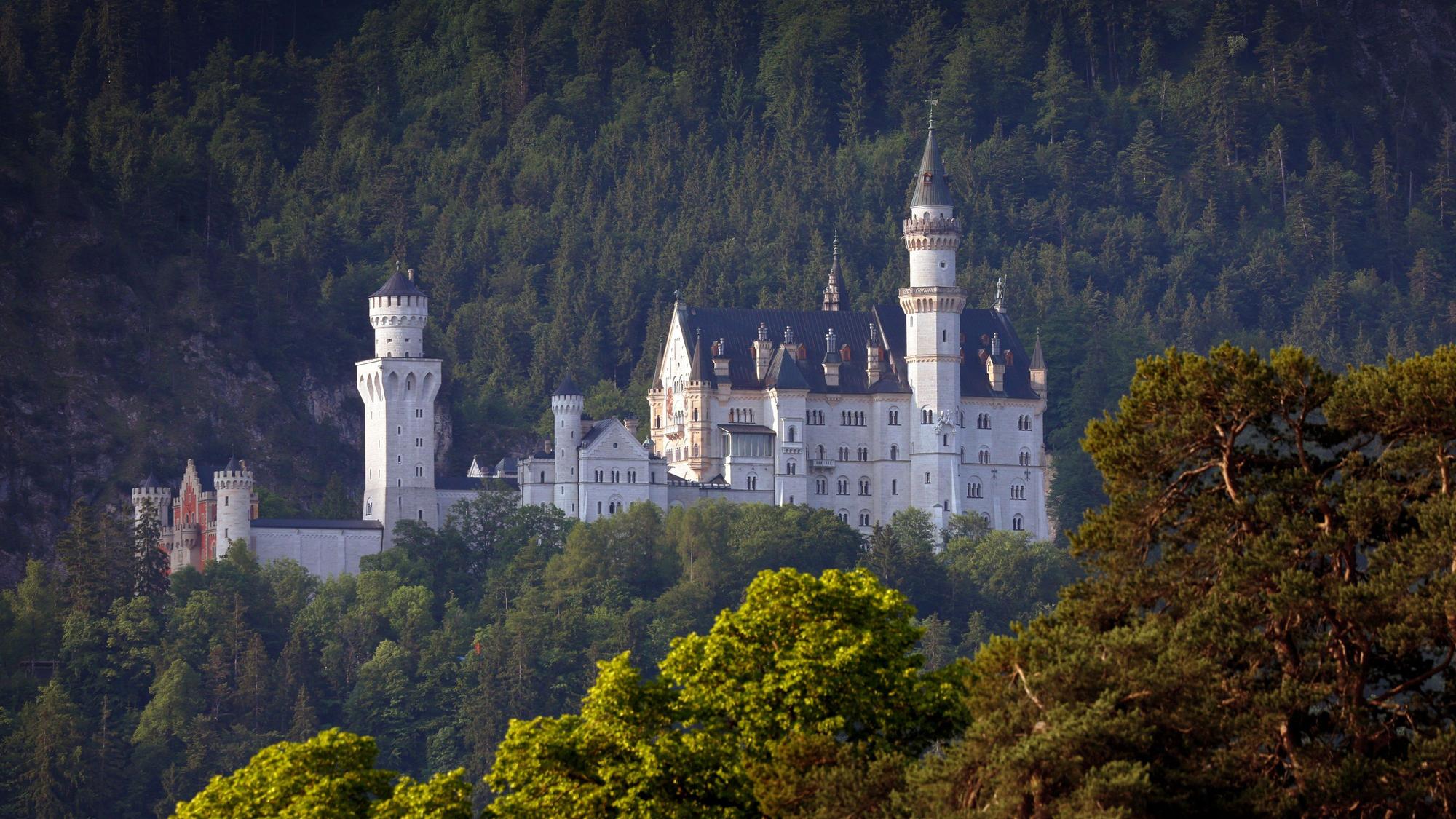 Das Schloss Neuschwanstein im Morgenlicht.