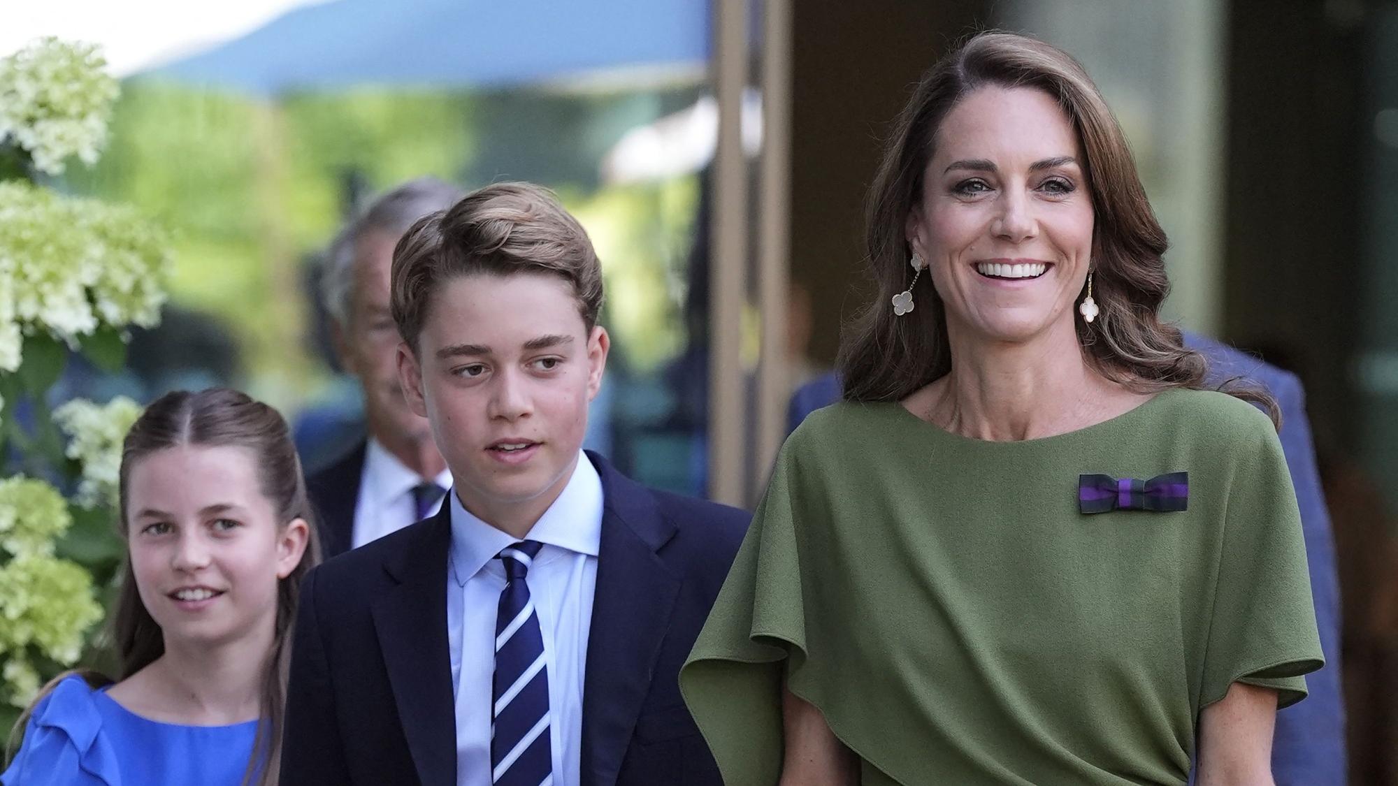 Prinzessin Charlotte, Prinz George und Prinzessin Kate beim Finale der Herren in Wimbledon.