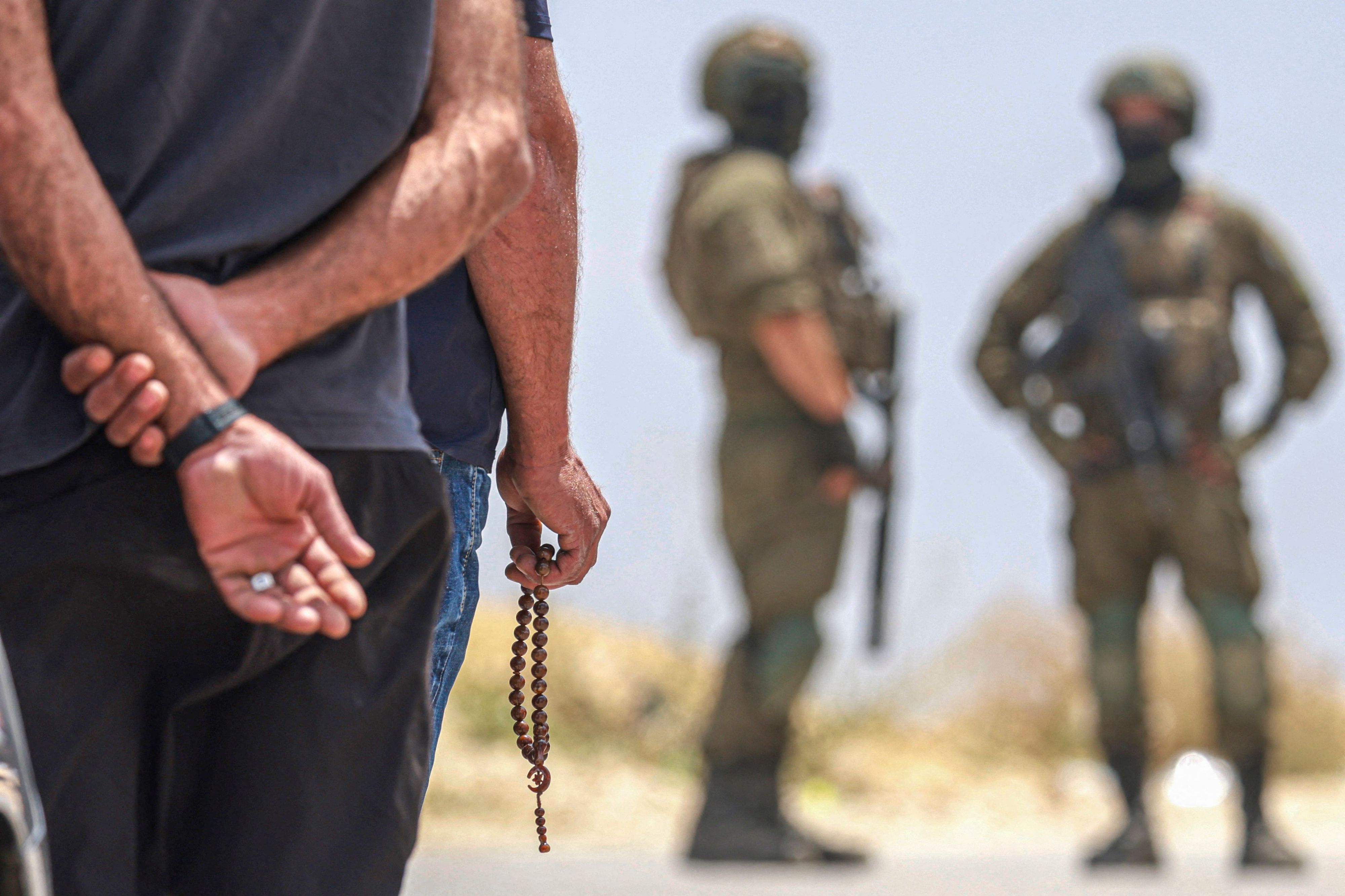 Der Vorwurf wiegt schwer: Israelischen Sicherheitsbehörden zufolge sollen mit deutschen Steuergeldern sogenannte Märtyrerrenten für Kämpfer bezahlt werden.