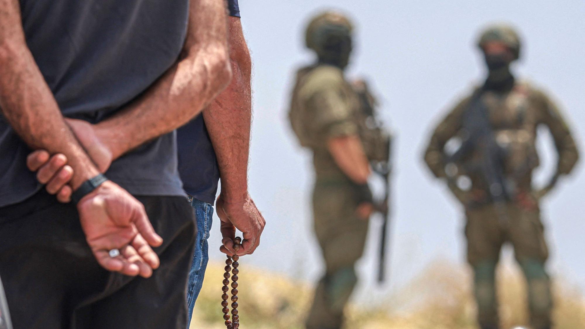 Der Vorwurf wiegt schwer: Israelischen Sicherheitsbehörden zufolge sollen mit deutschen Steuergeldern sogenannte Märtyrerrenten für Kämpfer bezahlt werden.