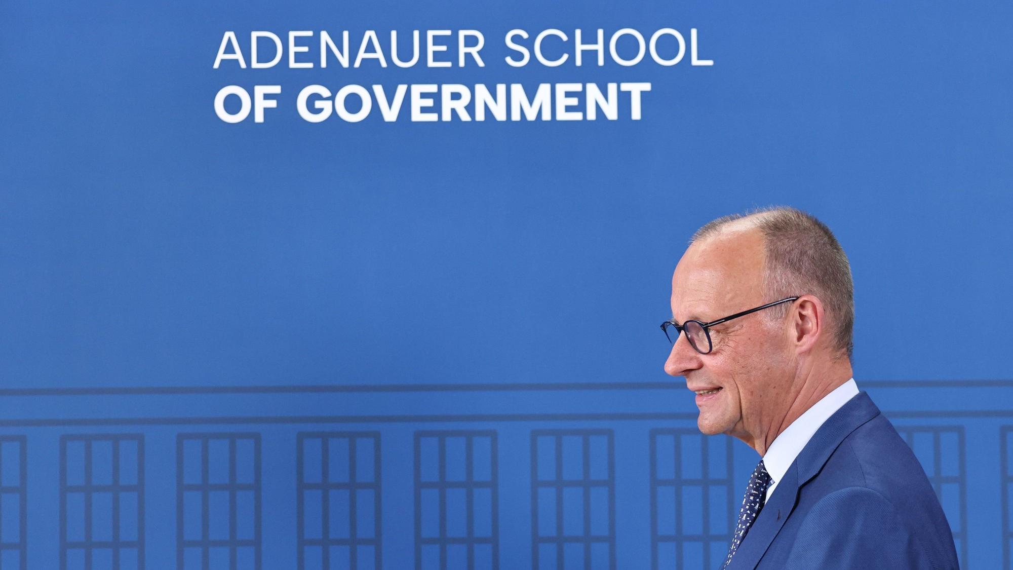 Bundeskanzler Friedrich Merz (CDU) bei der Eröffnung der „Adenauer School of Government“.