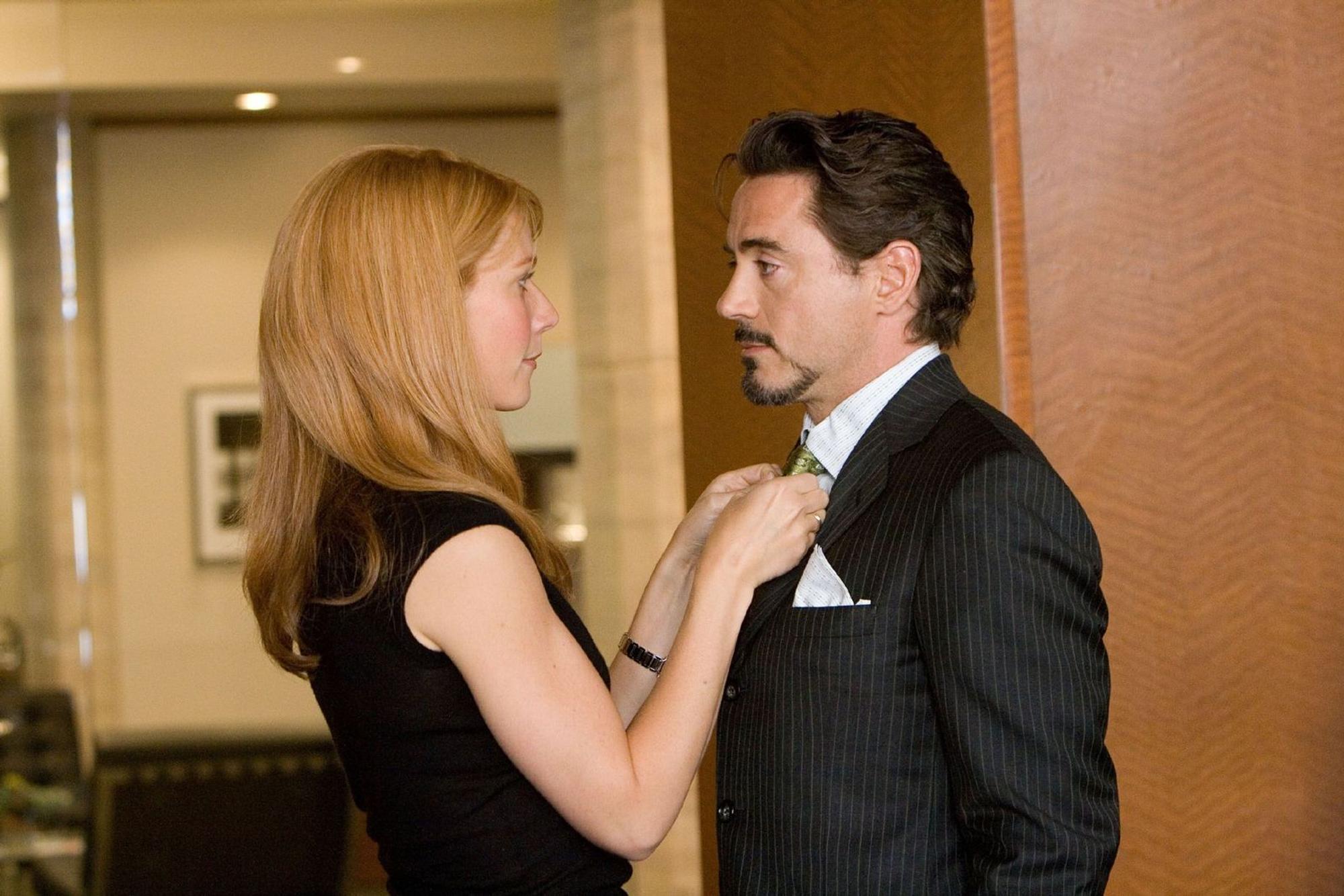 Tony Starks (Robert Downey Jr.) Assistentin Pepper (Gwyneth Paltrow) organisiert ihm das Leben.
(Bild: 2008 MVL Film Rinance LLC.)