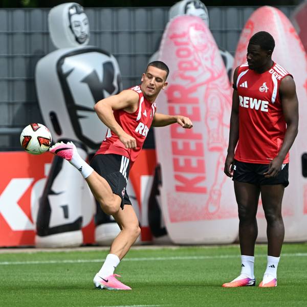 Said El Mala (M.) in Aktion beim Trainingsauftakt für die neue Saison neben Luca Waldschmidt (l.) und Ragnar Ache