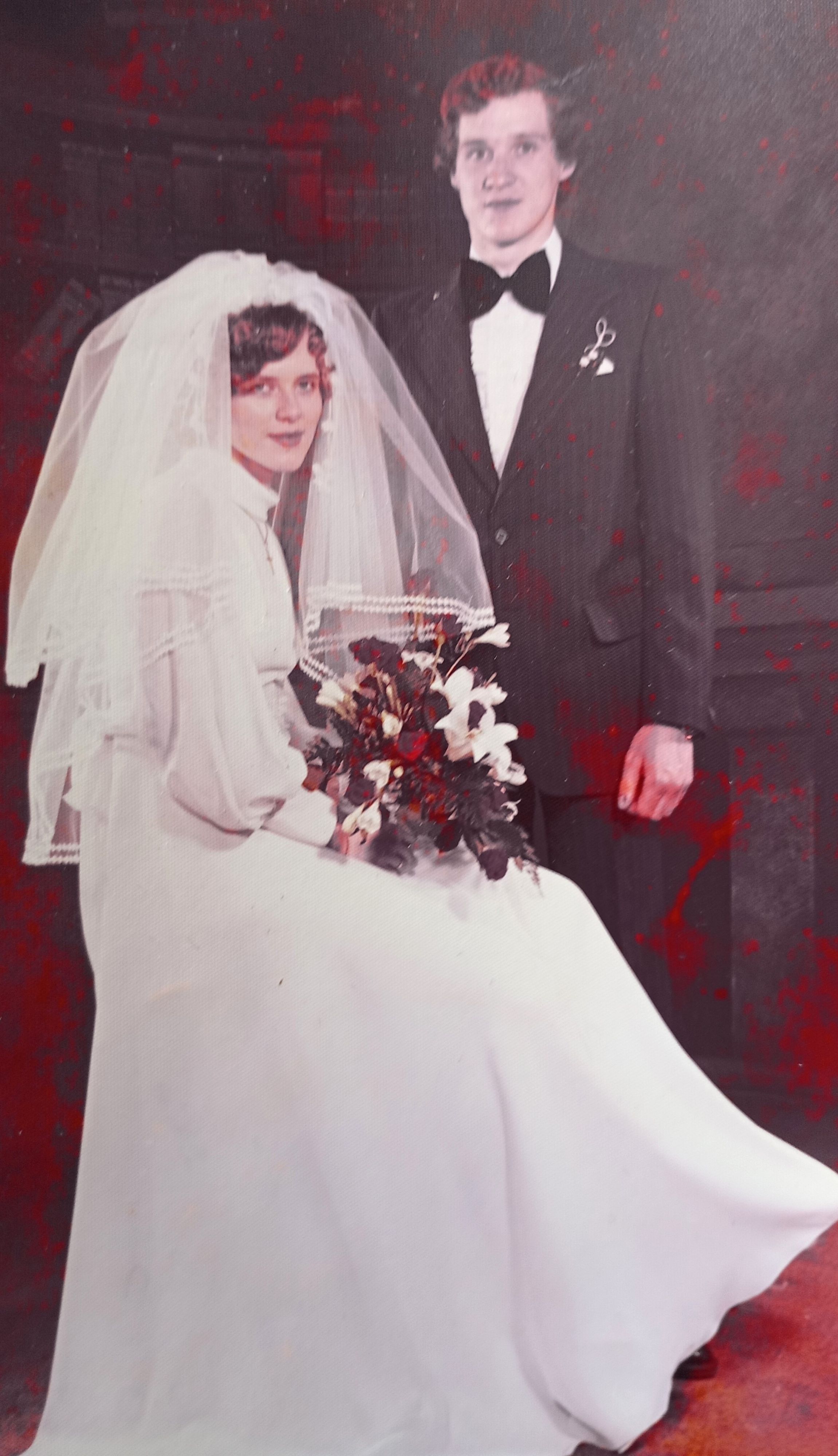 Das Bild zeigt die beiden am Tag ihrer Hochzeit.