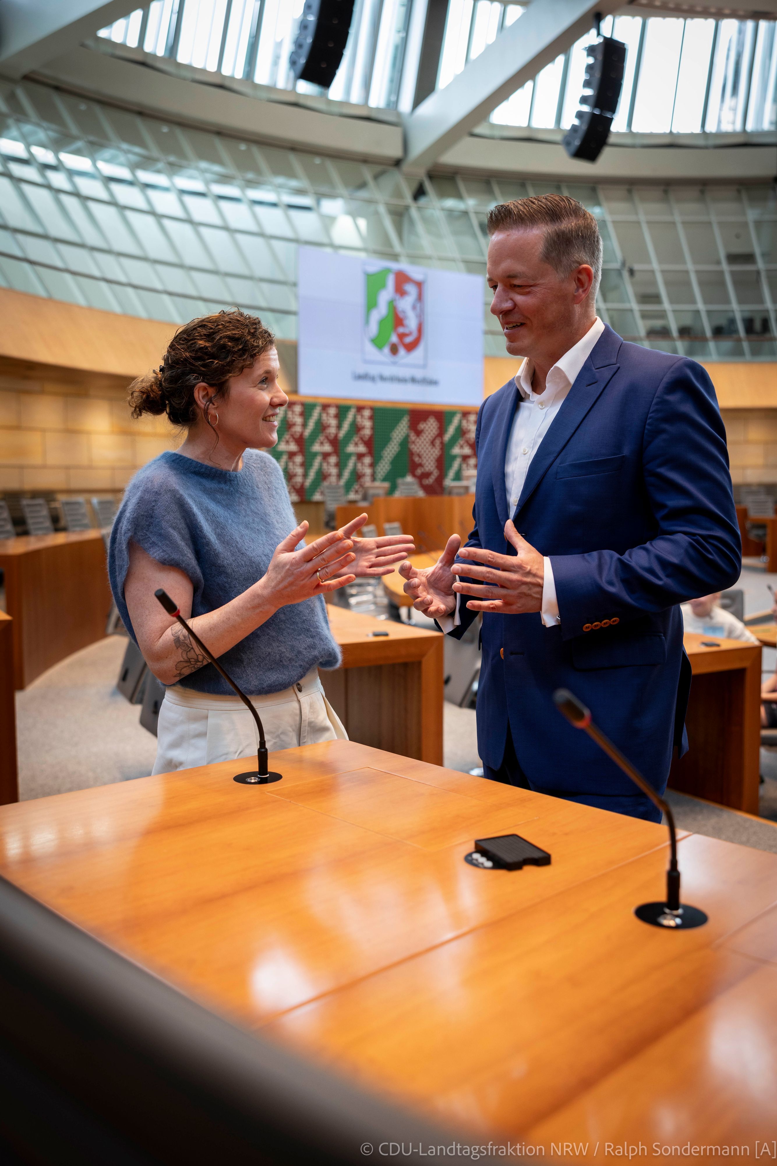 Julia Höller (Grüne) und Gregor Golland (CDU)  sind die innenpolitischen Experten ihrer Fraktionen im Düsseldorfer Landtag.