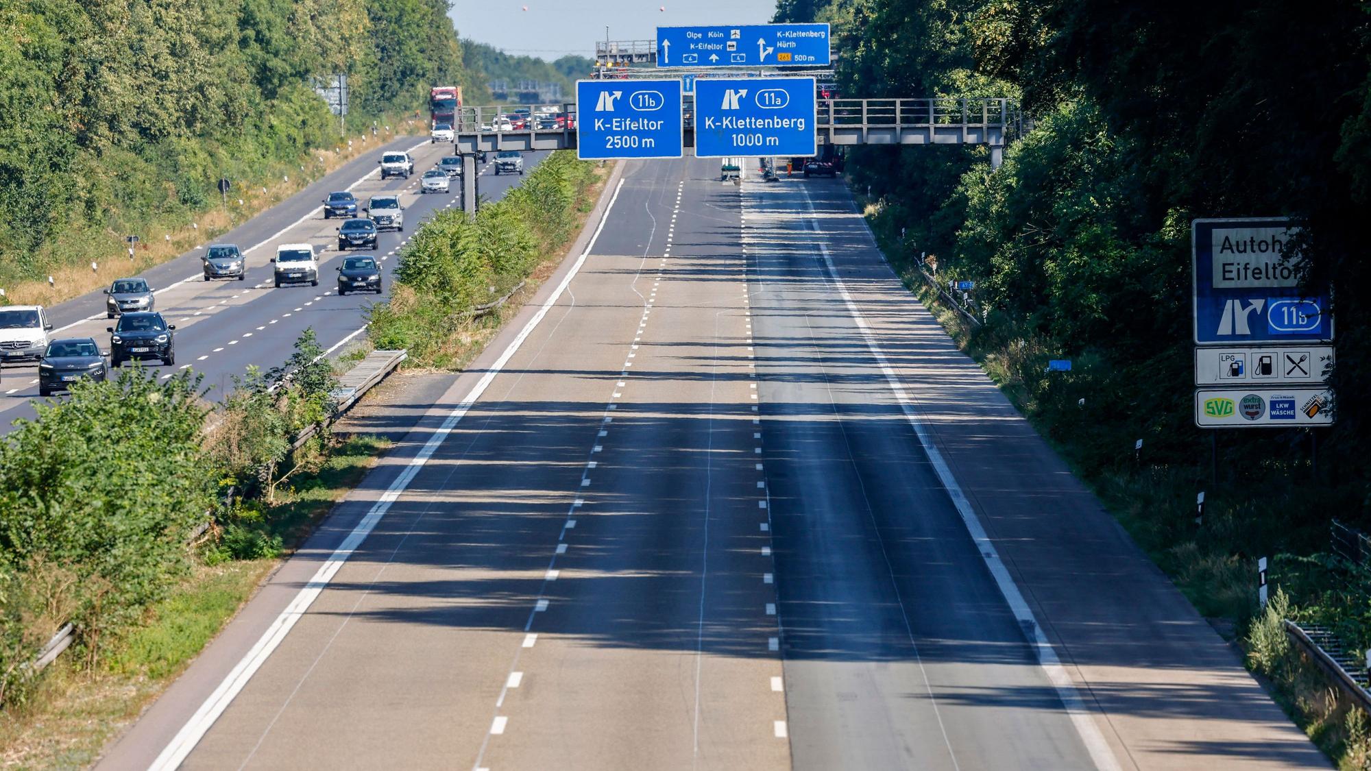 11.07.2026
Köln, NRW
Die Autobahn A4 zwischen Kreuz Köln-West und Kreuz Kerpen ist wegen Brückeneinhub gesperrt.