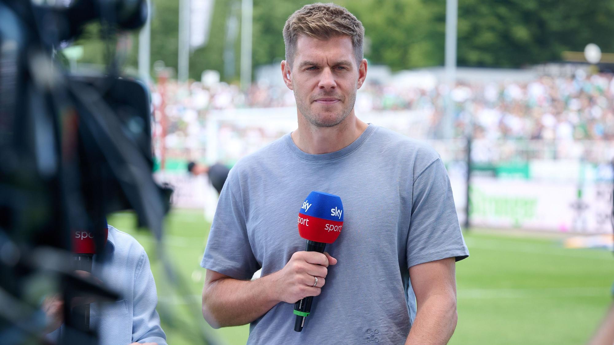 Simon Terodde als Experte am Sky-Mikroron