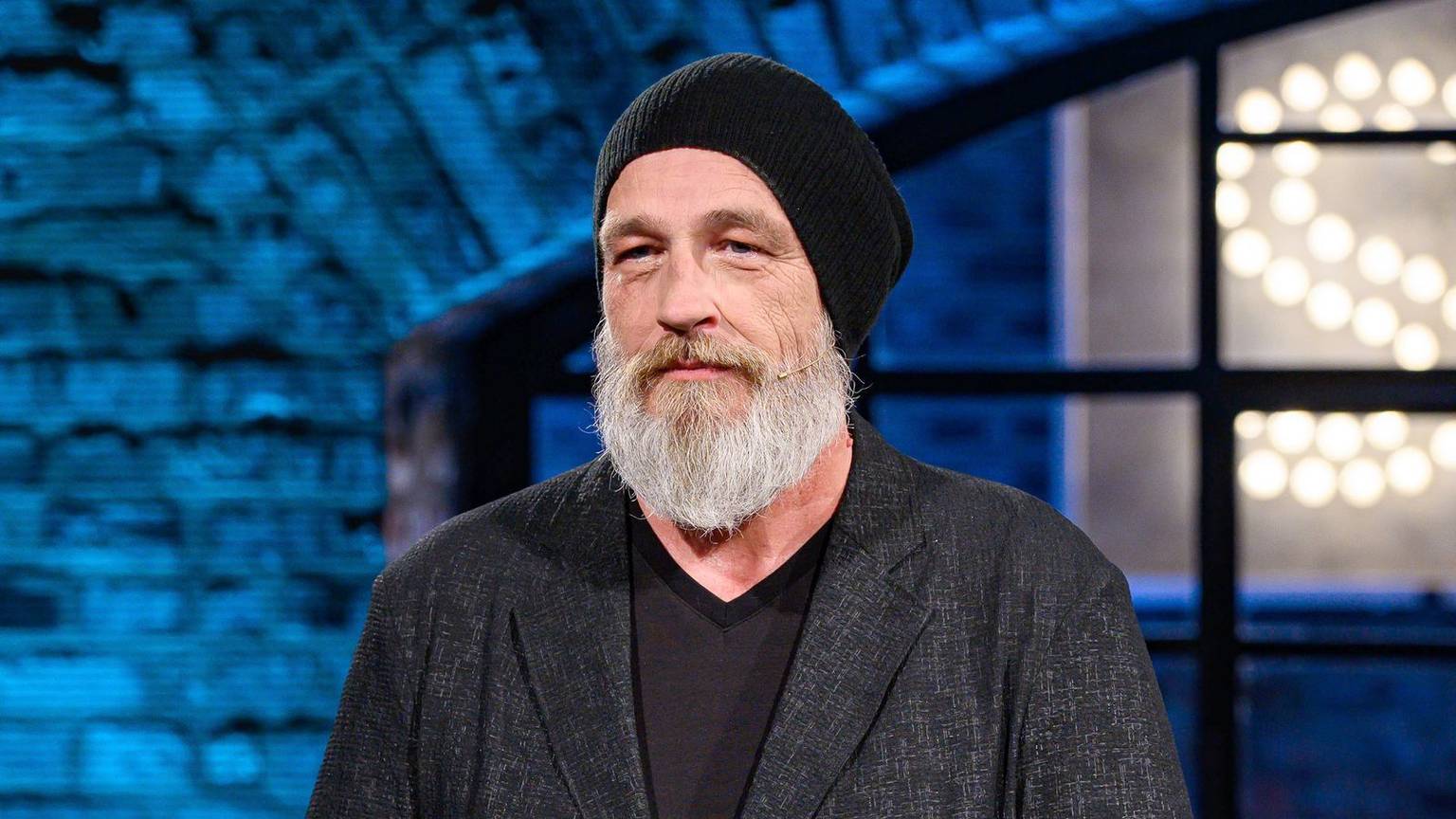 Das neue Programm von Torsten Sträter wird in die ARD Mediathek aufgenommen. (Bild: WDR / Thomas von der Heiden)