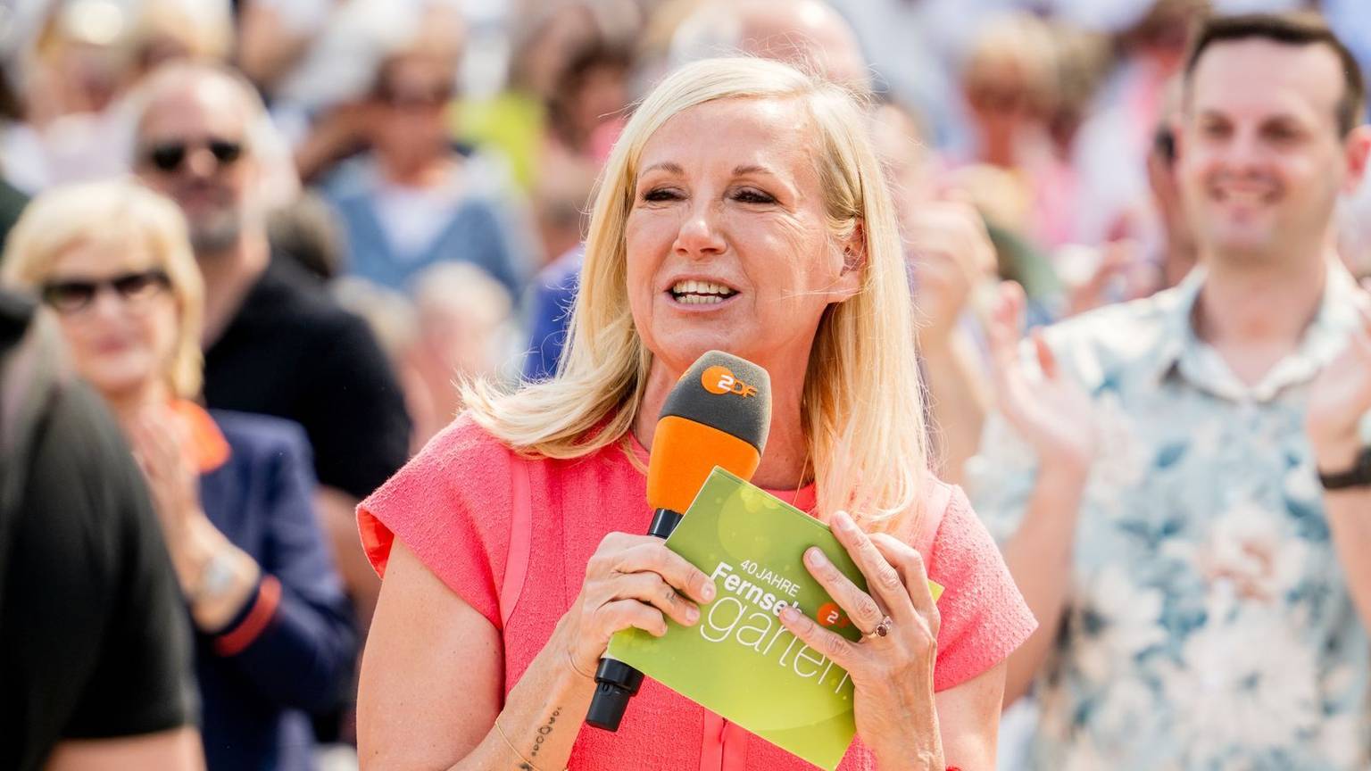 Andrea Kiewel moderiert seit 2000 den „ZDF-Fernsehgarten“.