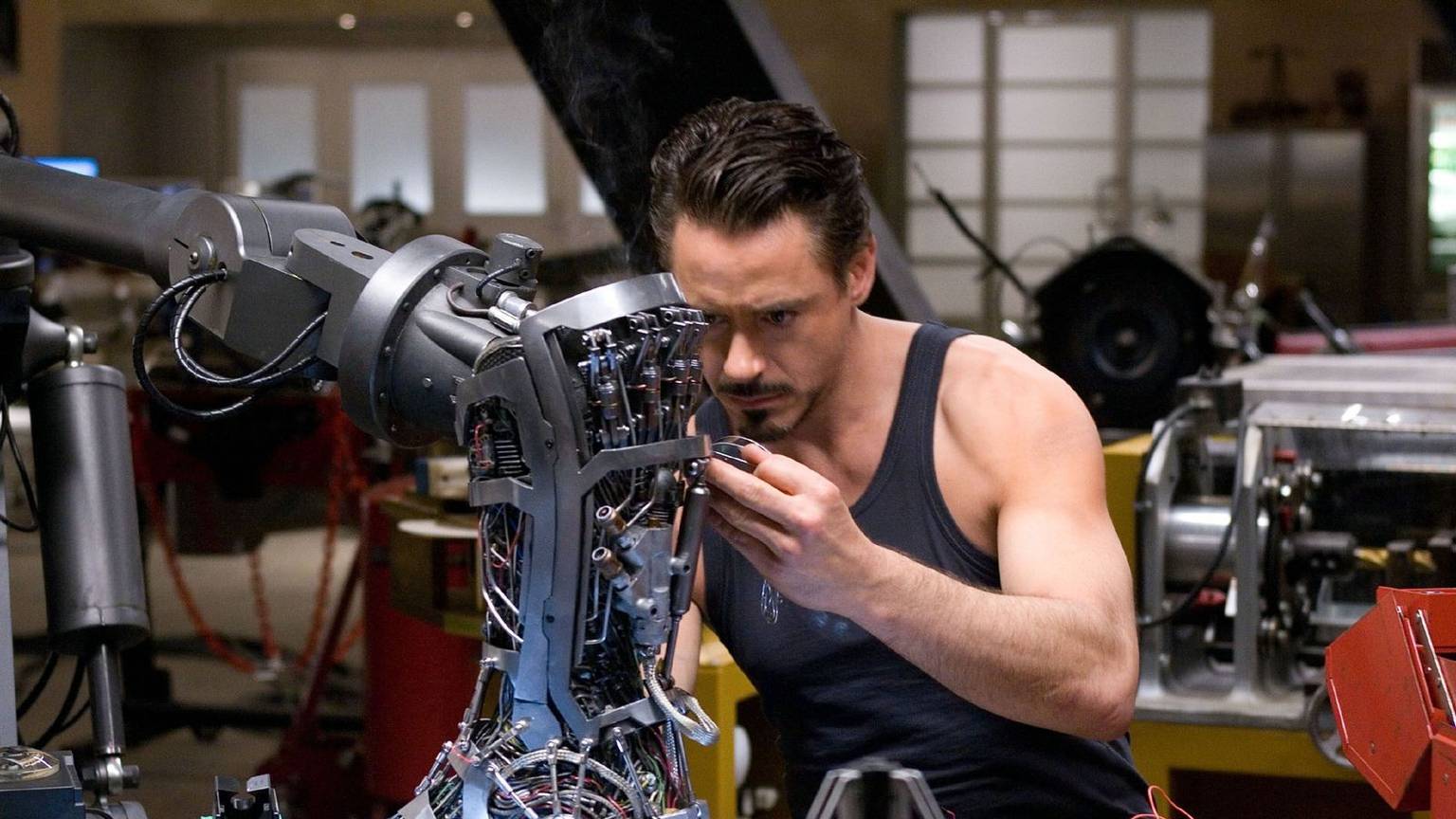Zu schön, um wahr zu sein: Tony Stark (Robert Downey Jr.) erfindet einen sauberen, tragbaren Superreaktor, mit dem bei Serienreife alle Energieprobleme der Menschheit gelöst wären.
(Bild: 2008 MVL Film Rinance LLC.)