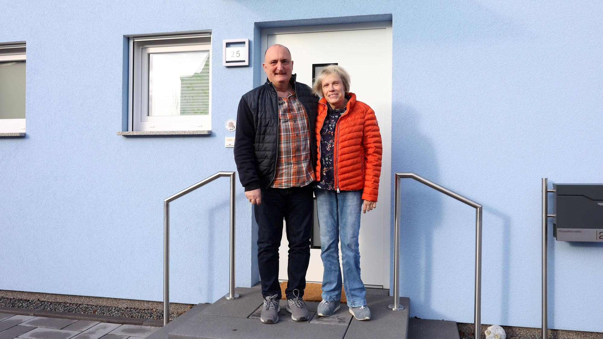 Susanne und Holger Eich haben bei der Flut in Erftstadt-Blessem ihr Haus verloren. Mittlerweile wohnen sie in einem neuen Haus.