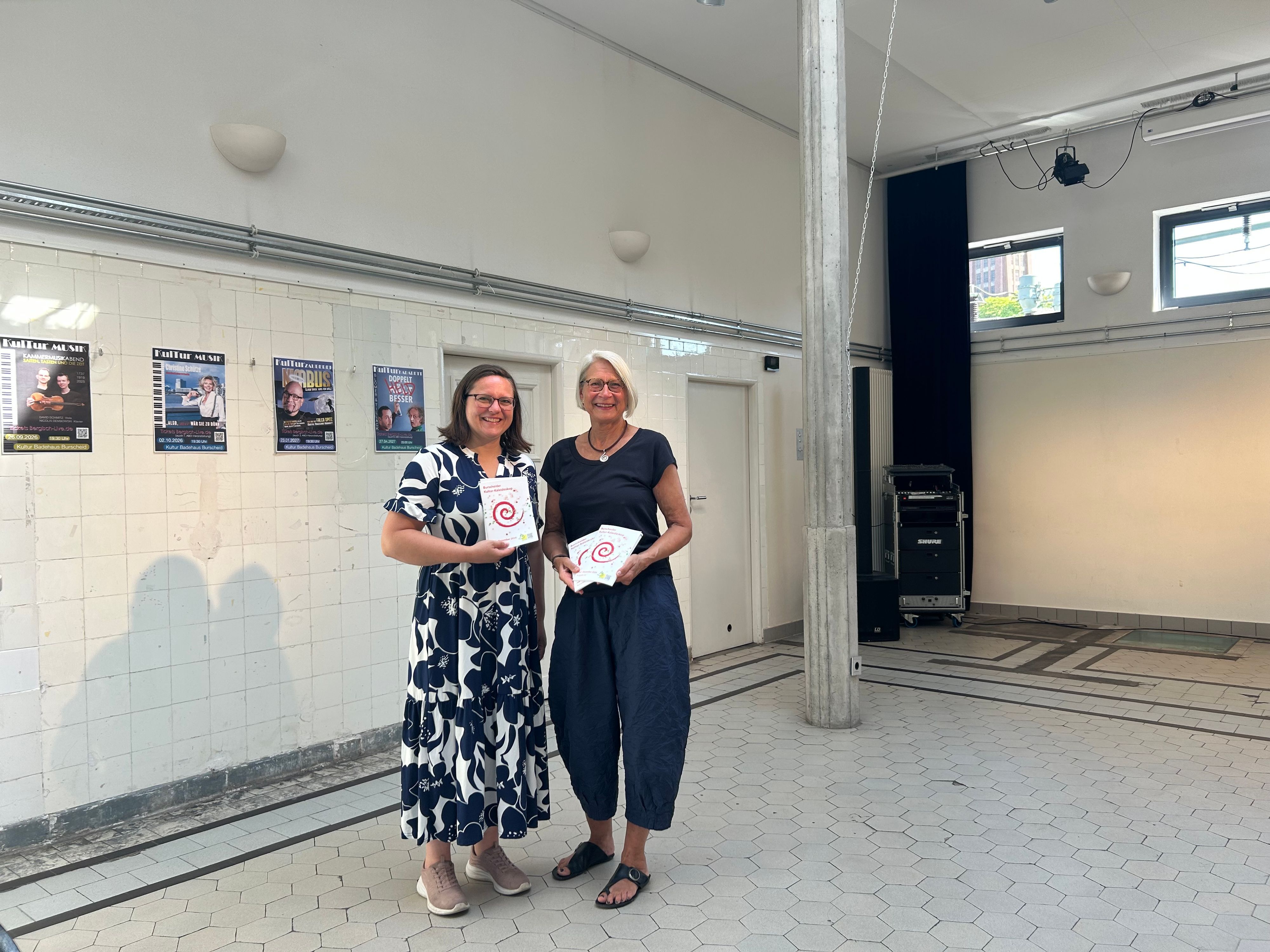 Geschäftsführerin Lisa Petzold-Sauer (l.) und die Erste Vorsitzende Jelle von Dryander freuen sich auf die Saison 2026/2027.