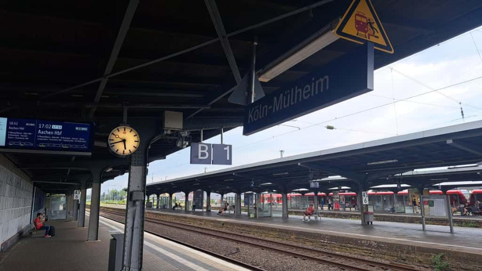 Ein Bahnsteig am Bahnhof Köln-Mülheim