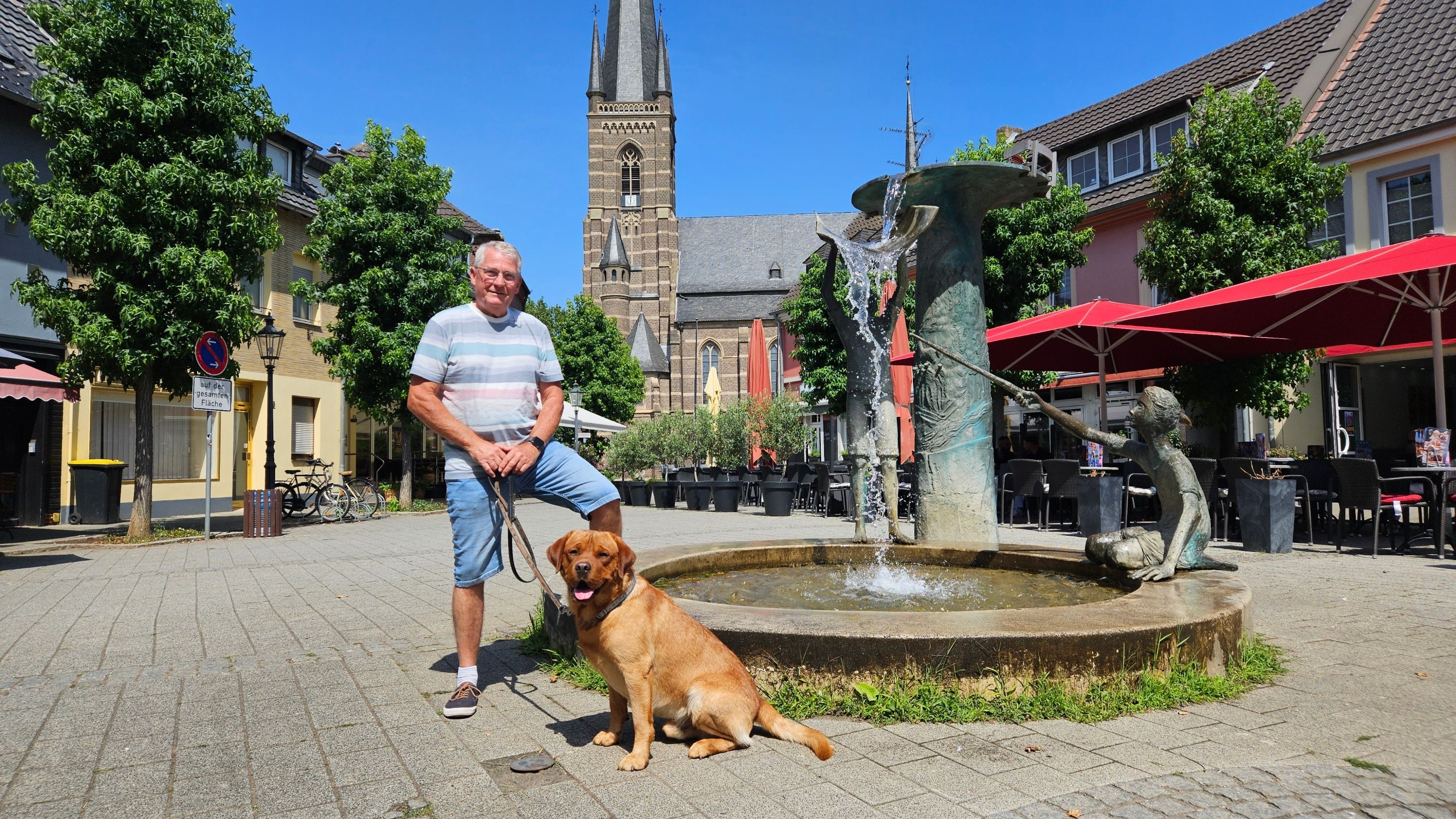 Serie-Mein-Lieblingsplatz-Wolfgang-Esser-und-sein-Hund-lieben-den-Bedburger-Marktplatz