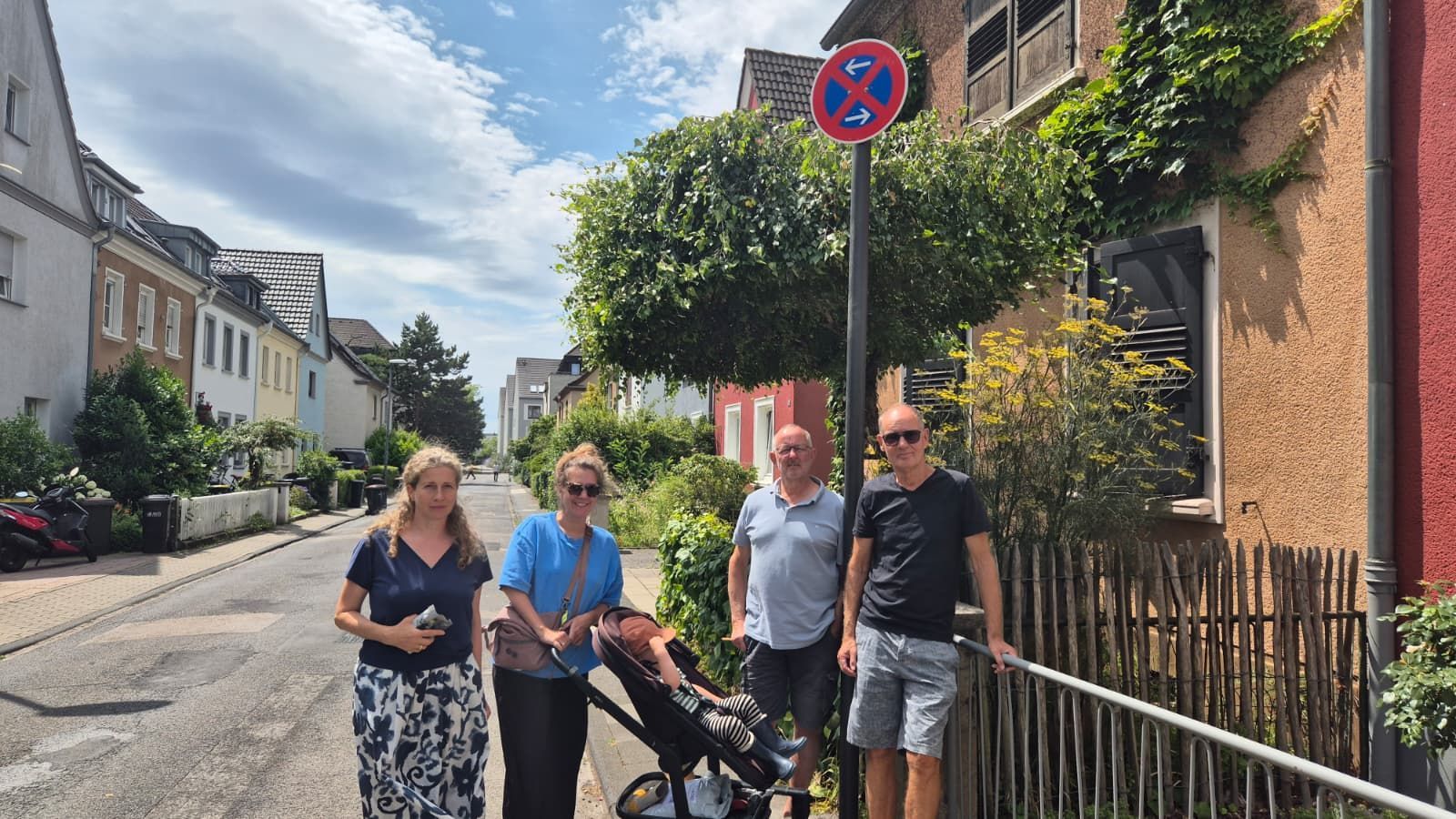 Weil die vorgeschriebene Mindestdurchfahrtsbreite von 3,05 m nicht eingehalten wurde, wurden in der Idastraße Parkflächen demarkiert. Anwohner wünschen sich eine Alternative.