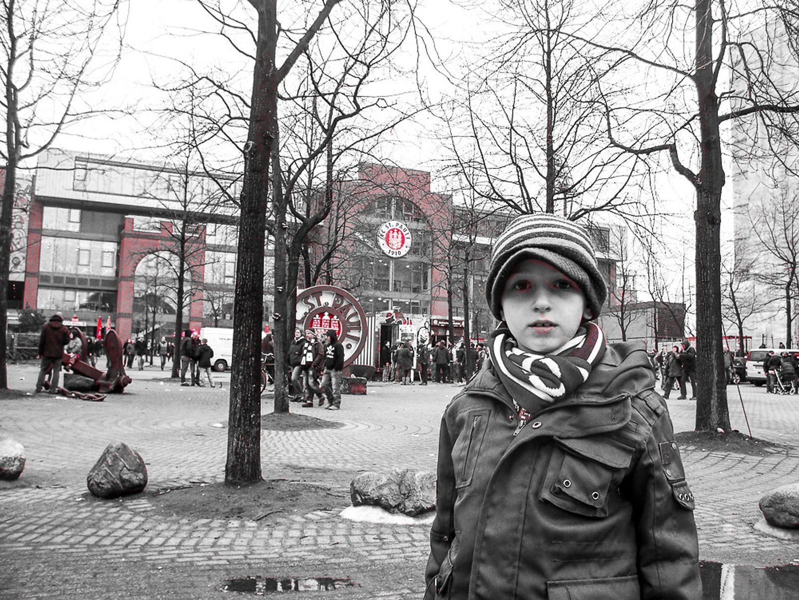Seit Jason sechs Jahre alt ist sucht er nach seinem Lieblingsverein.  (Bild: Wochenendrebellen)