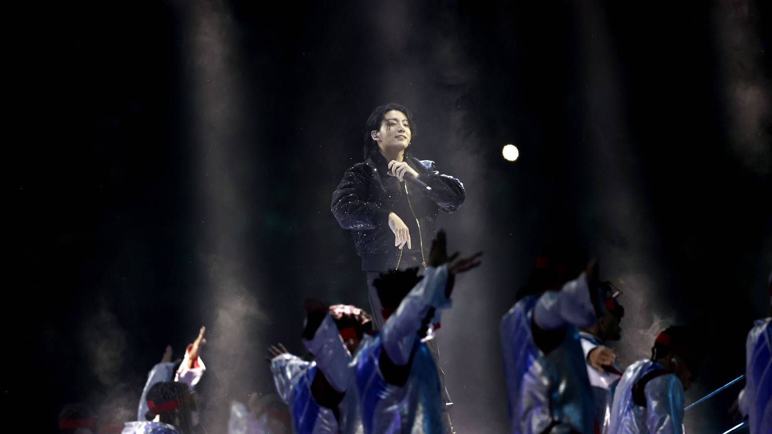 Sänger Jungkook von BTS bei einem Konzert.