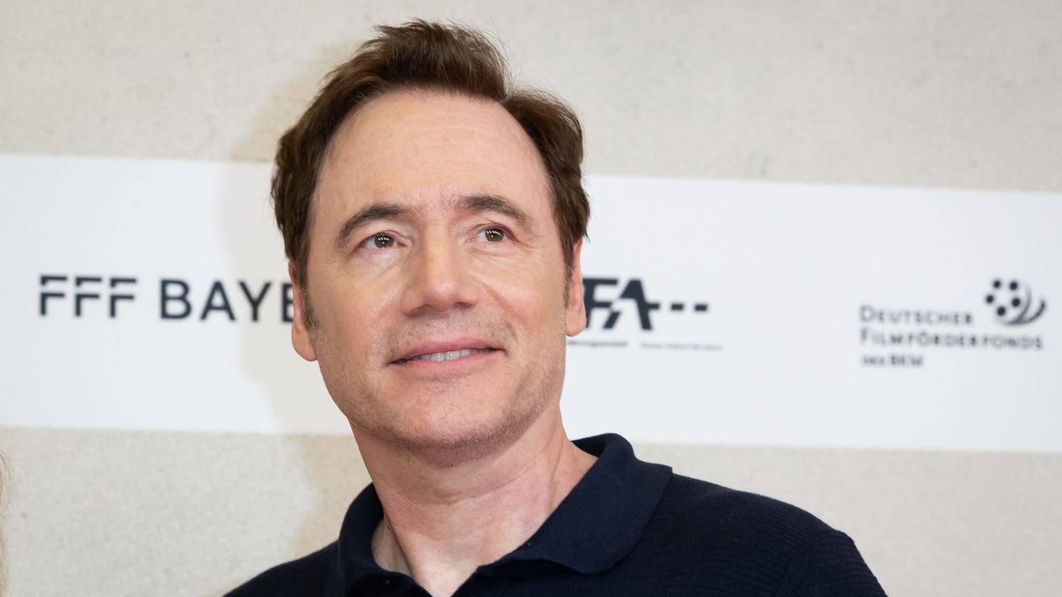 Im vergangenen Jahr landete Michael „Bully“ Herbig mit „Das Kanu des Manitu“ einen Riesenerfolg. Was plant der Schauspieler, Regisseur und Komiker als nächstes? (Bild: Andreas Rentz/Getty Images for Constantin Film)