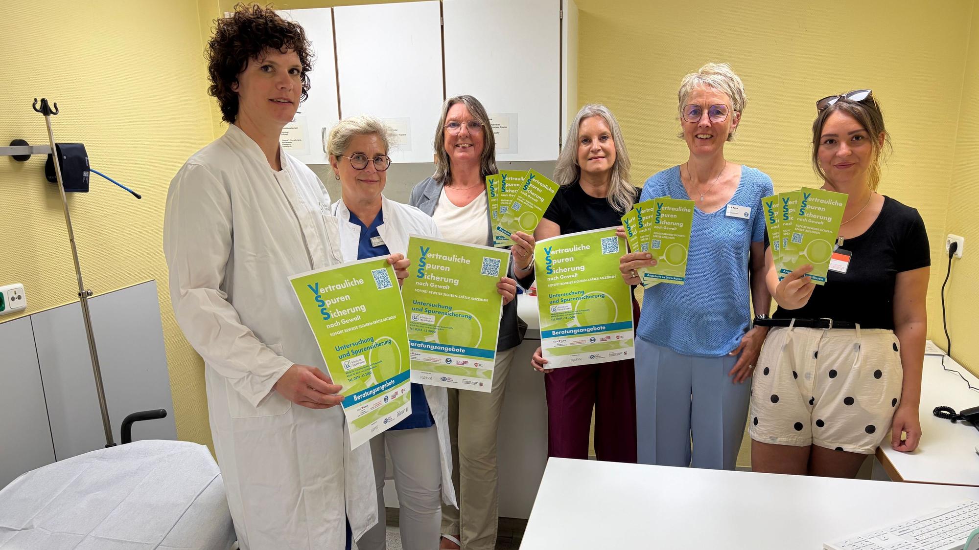 Sichern eine vertrauliche Spurensicherung für alle Geschlechter nach jeglicher Gewalt zu: Cornelia Janzon (Oberärztin, v. l.), Gabriele Fries (Oberärztin), Andrea Ferwer (Frauennotruf), Cornelia Richrath (Gleichstellungsbeauftragte), Rita Apke (Sozialpsychiatrisches Zentrum) und Demet Incekara (Frauenberatungsstelle).