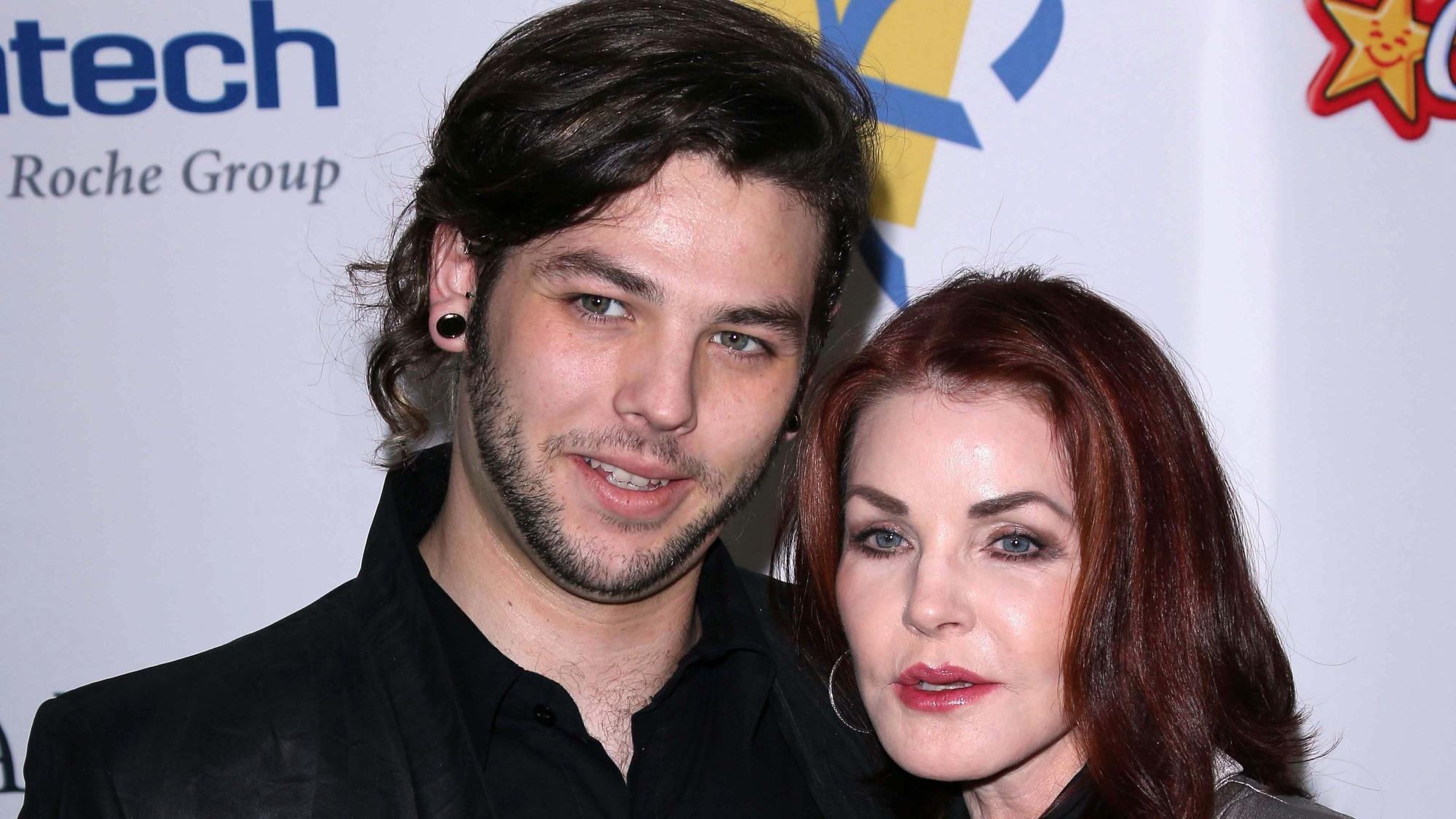 Priscilla Presley mit ihrem Sohn Navarone Garibaldi bei der „Celebration of Dreams“ der Dream Foundation im Bacara Resort & Spa in Santa Barbara, Kalifornien.