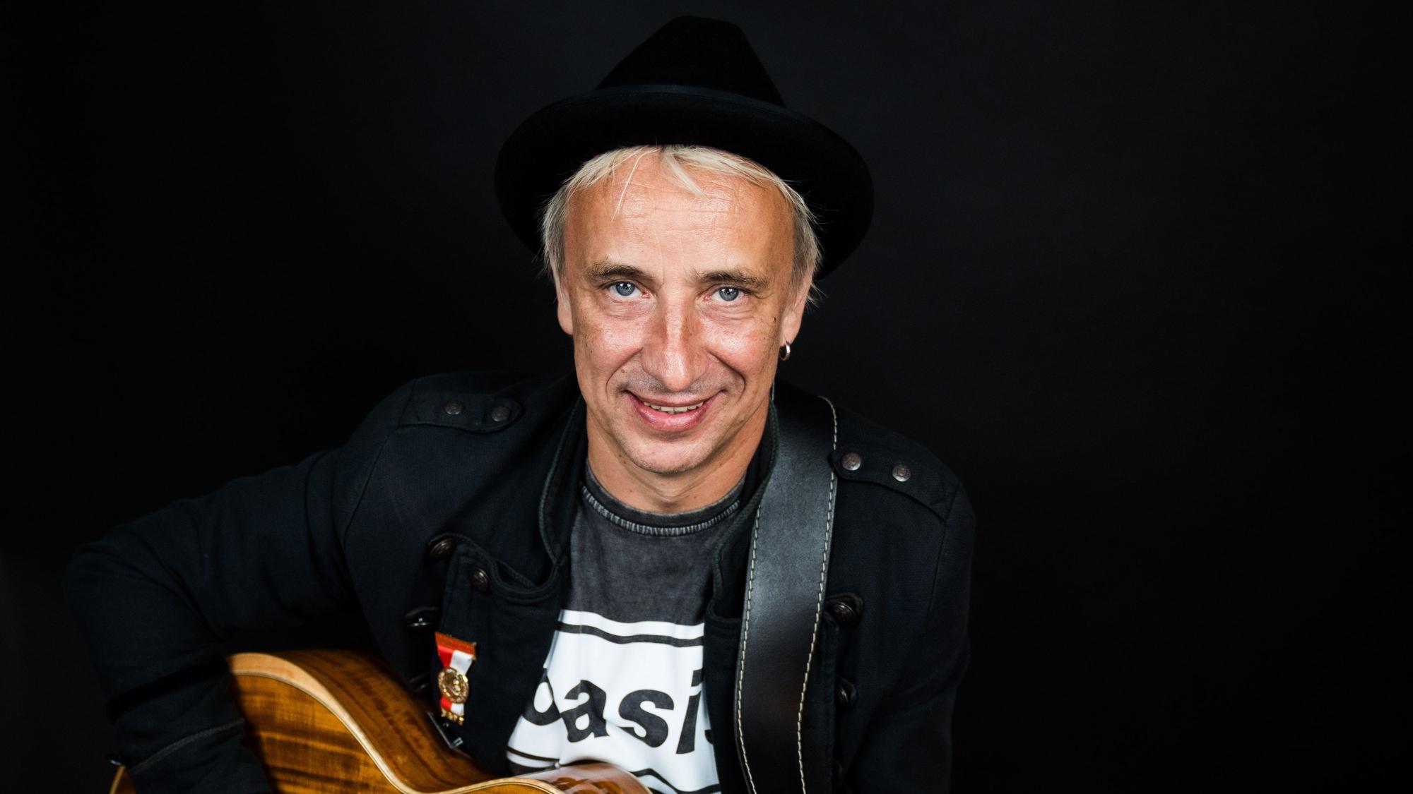 Stefan Knittler meldet sich nach einer Auszeit mit neuen Songs zurück.