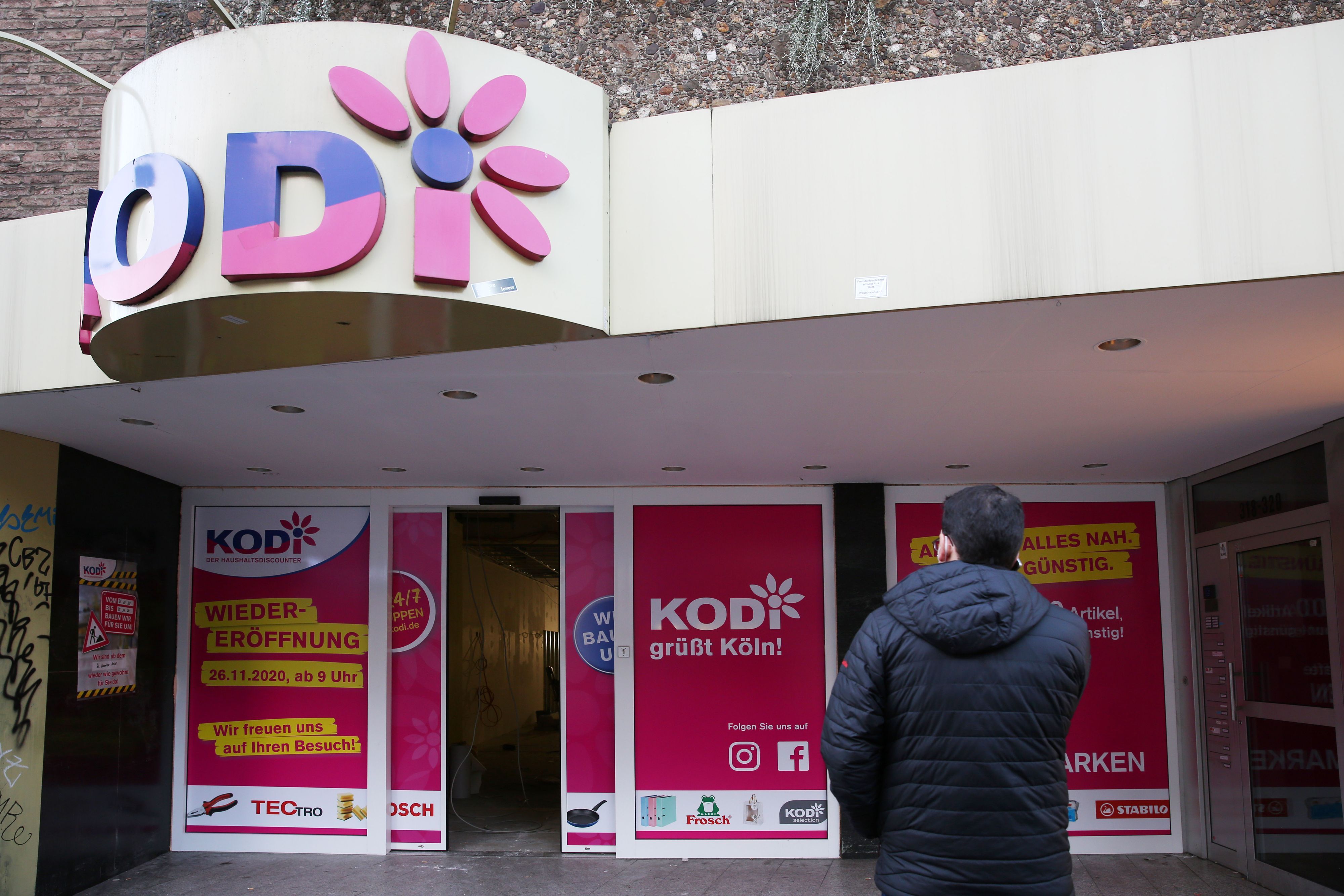 Das Bild zeigt die Filiale von Kodi an der Venloer Straße während des Teil-Lockdowns 2020. (Archivbild)