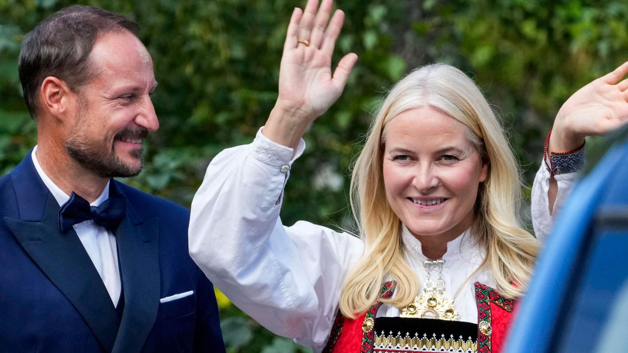 Haakon und Mette-Marit bei einem royalen Termin.