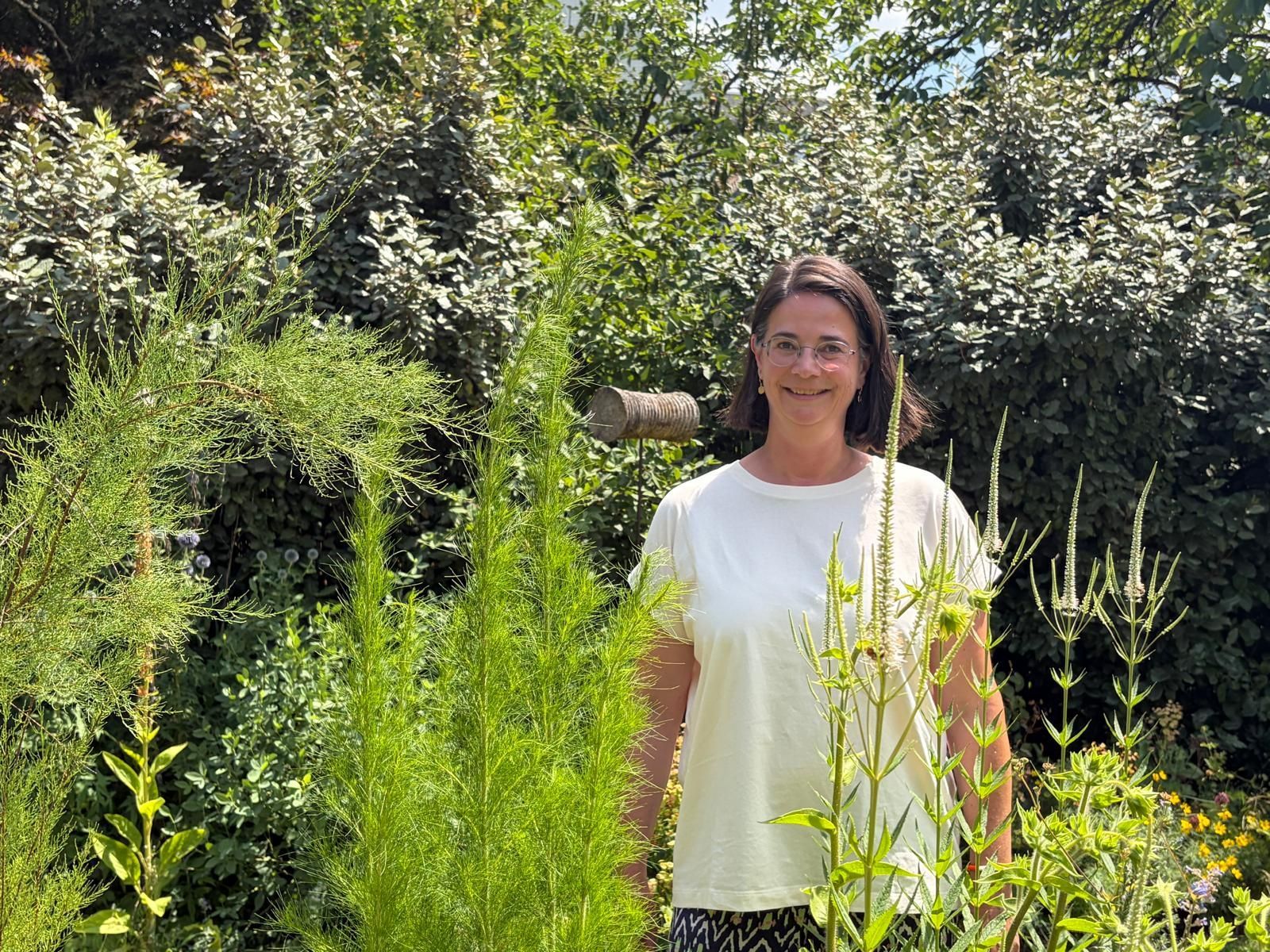 „Unser Garten sieht nicht immer so ordentlich aus, wie man das so kennt“, sagt Angela Zerfaß über ihren Naturgarten in Opladen.