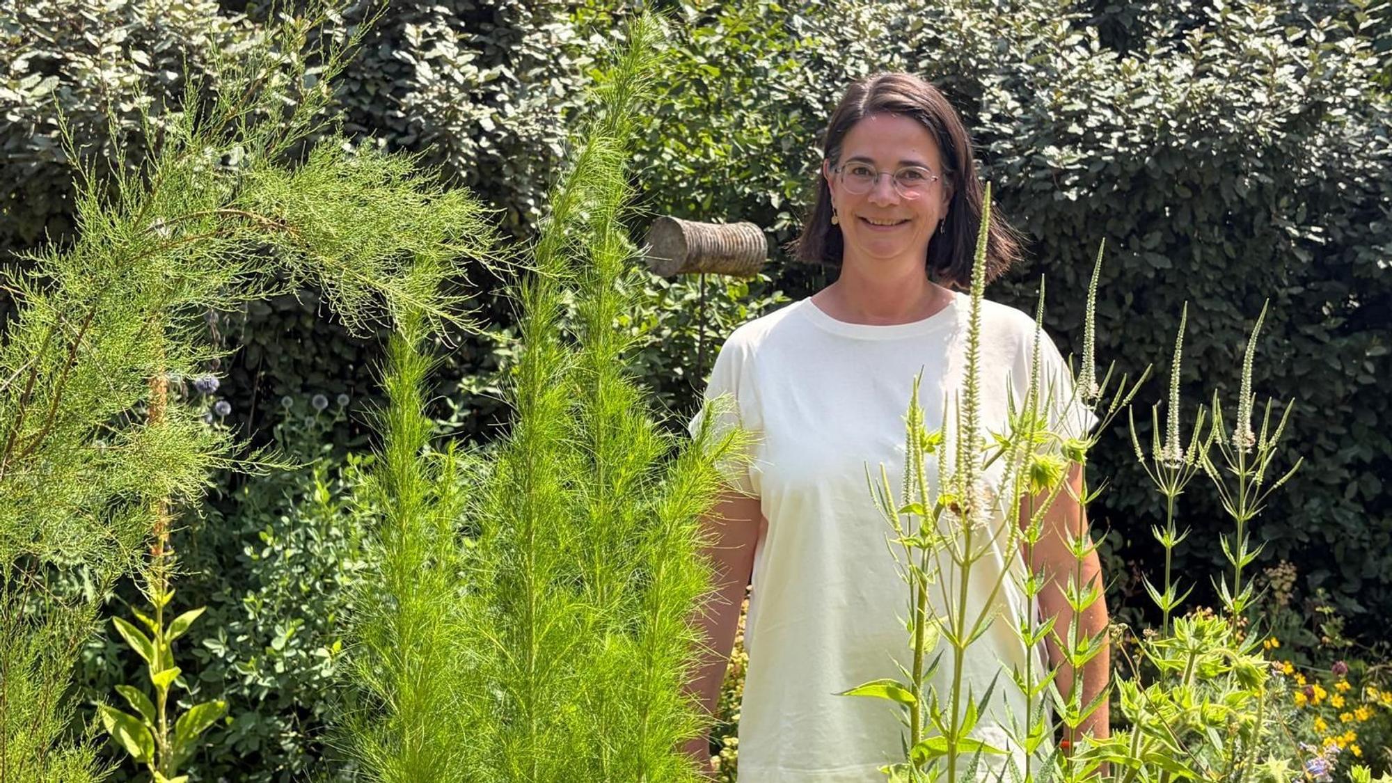 „Unser Garten sieht nicht immer so ordentlich aus, wie man das so kennt“, sagt Angela Zerfaß über ihren Naturgarten in Opladen.